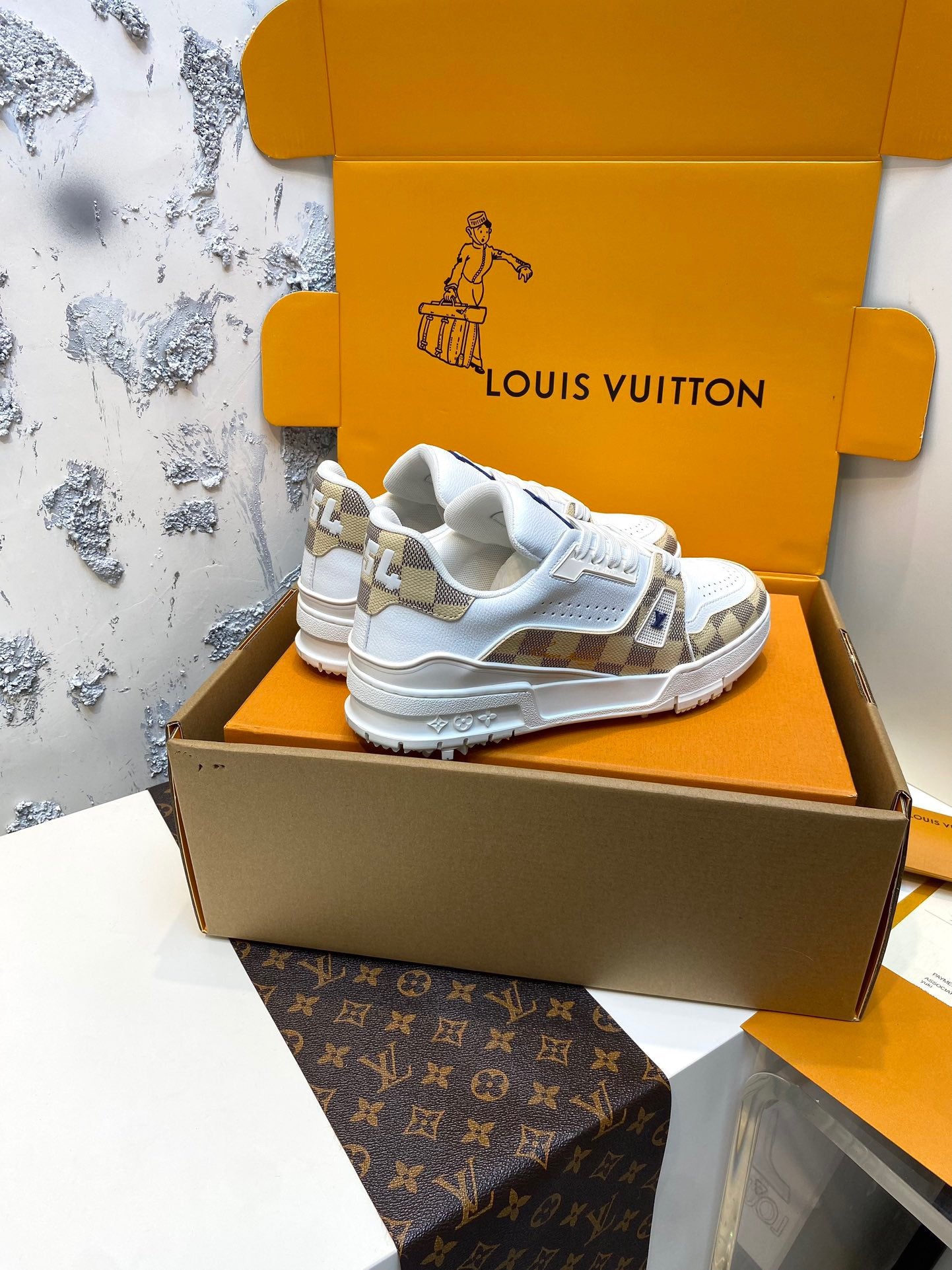 Louis Vuitton sneakers 232