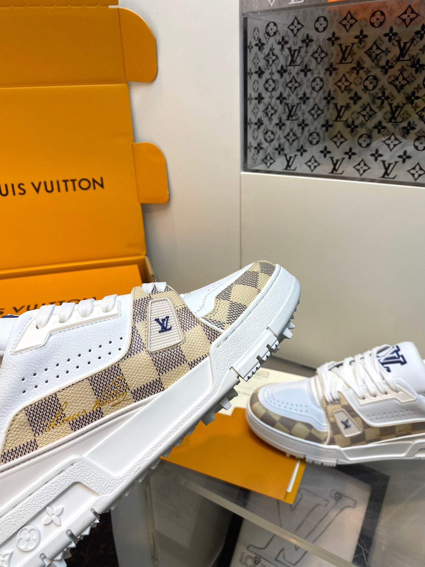 Louis Vuitton sneakers 232