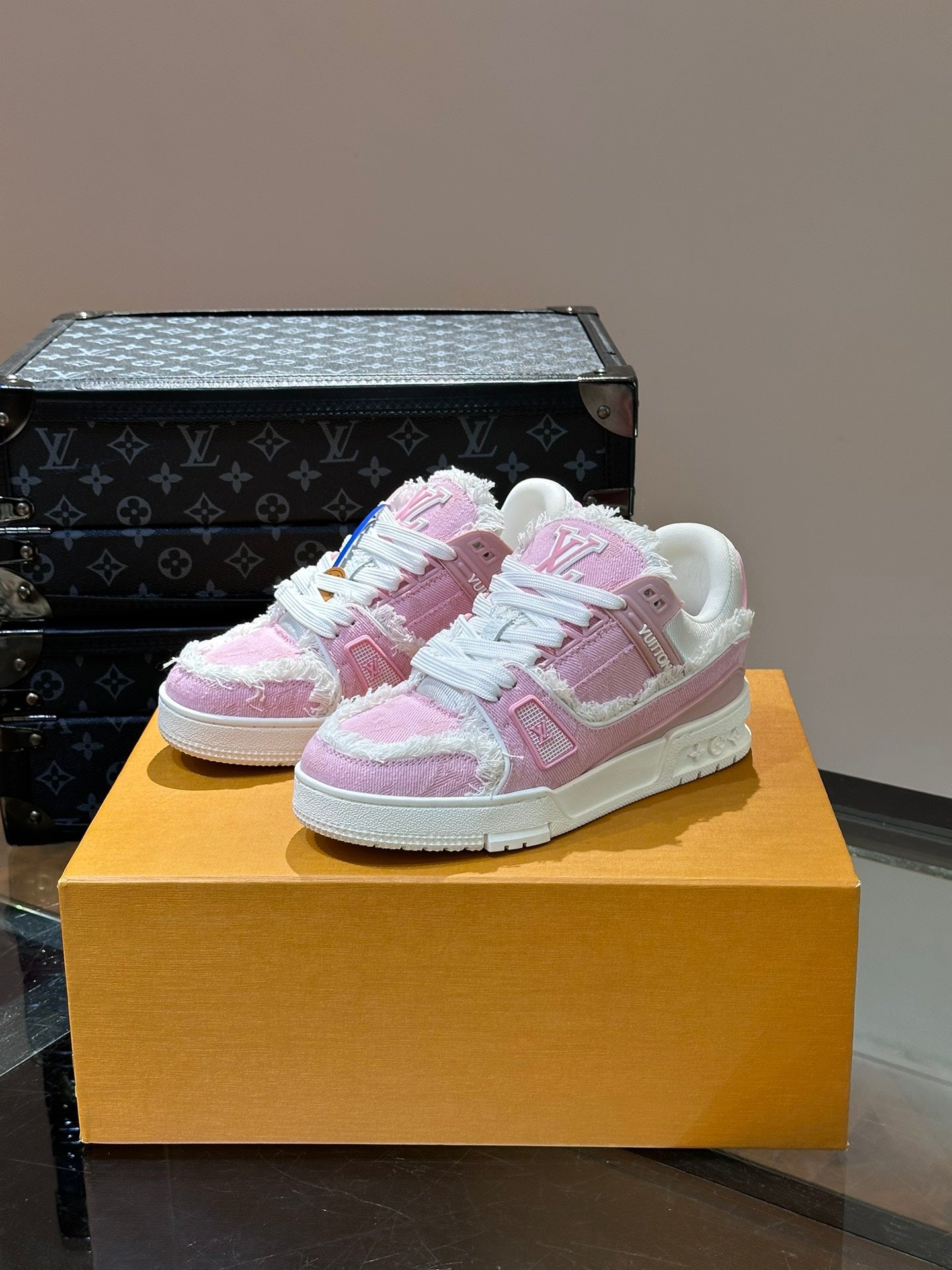 Louis Vuitton sneakers 233