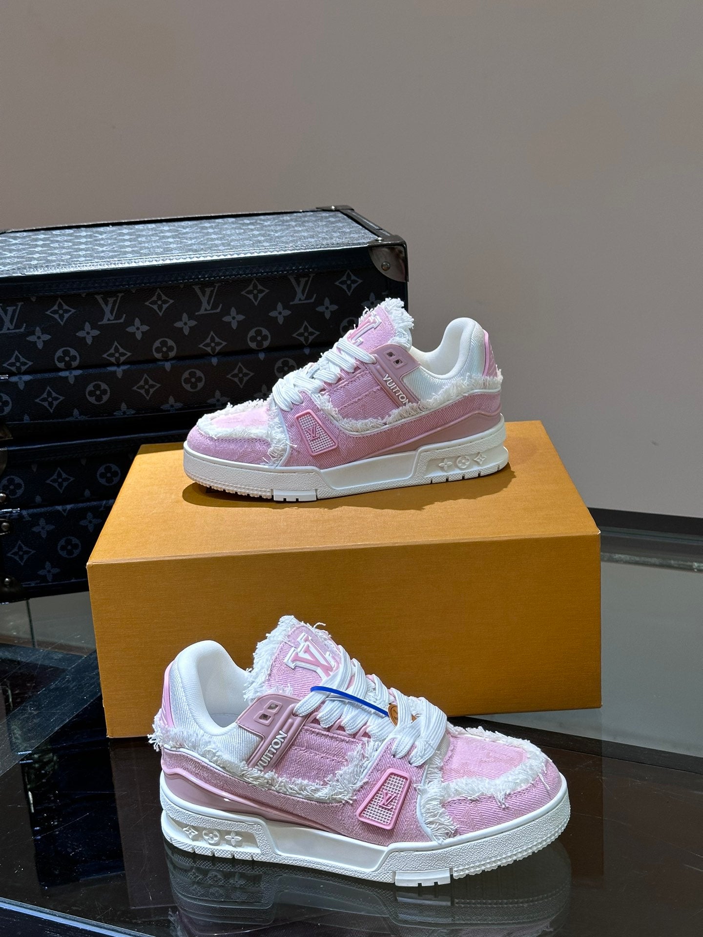 Louis Vuitton sneakers 233