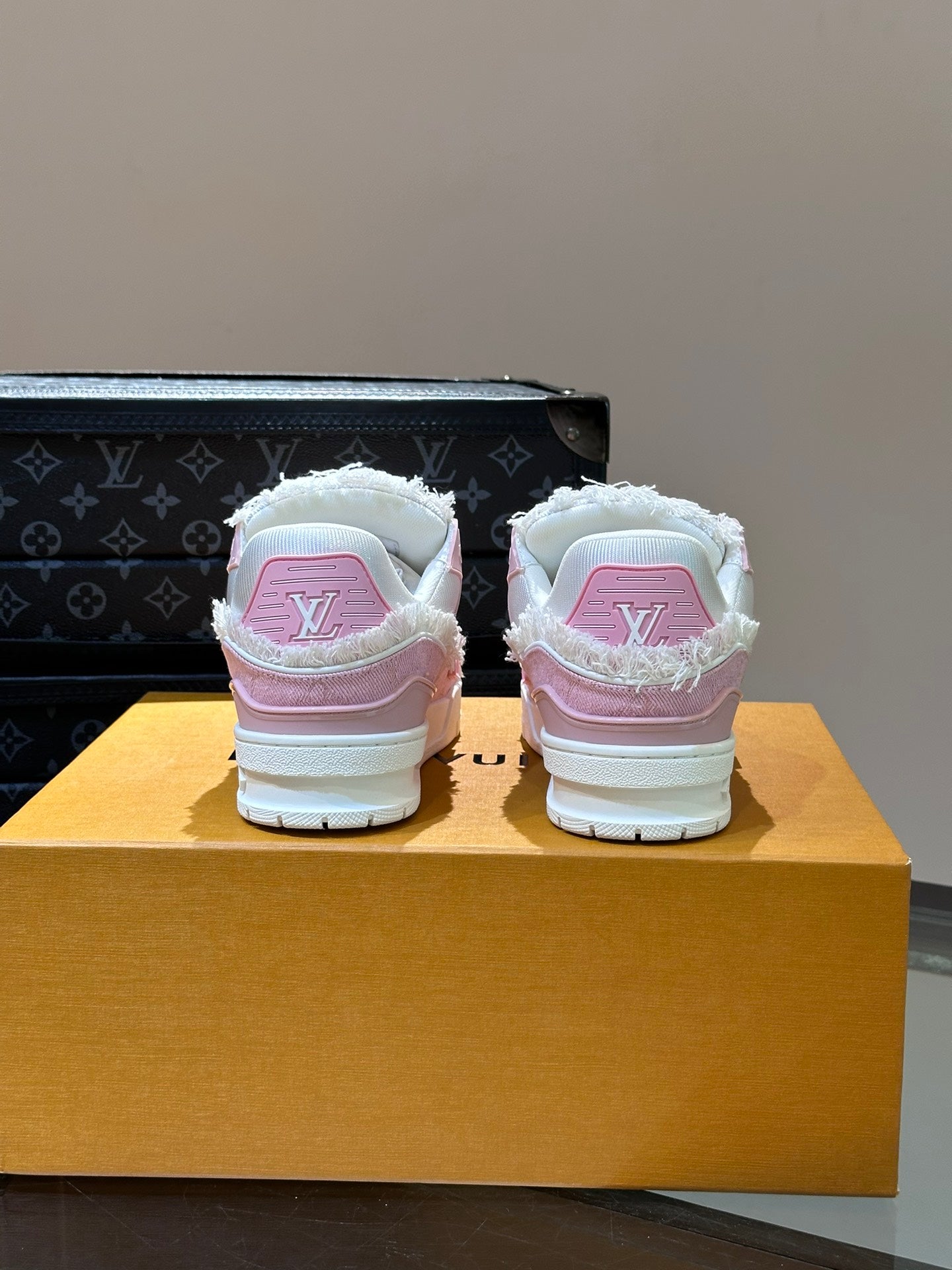 Louis Vuitton sneakers 233