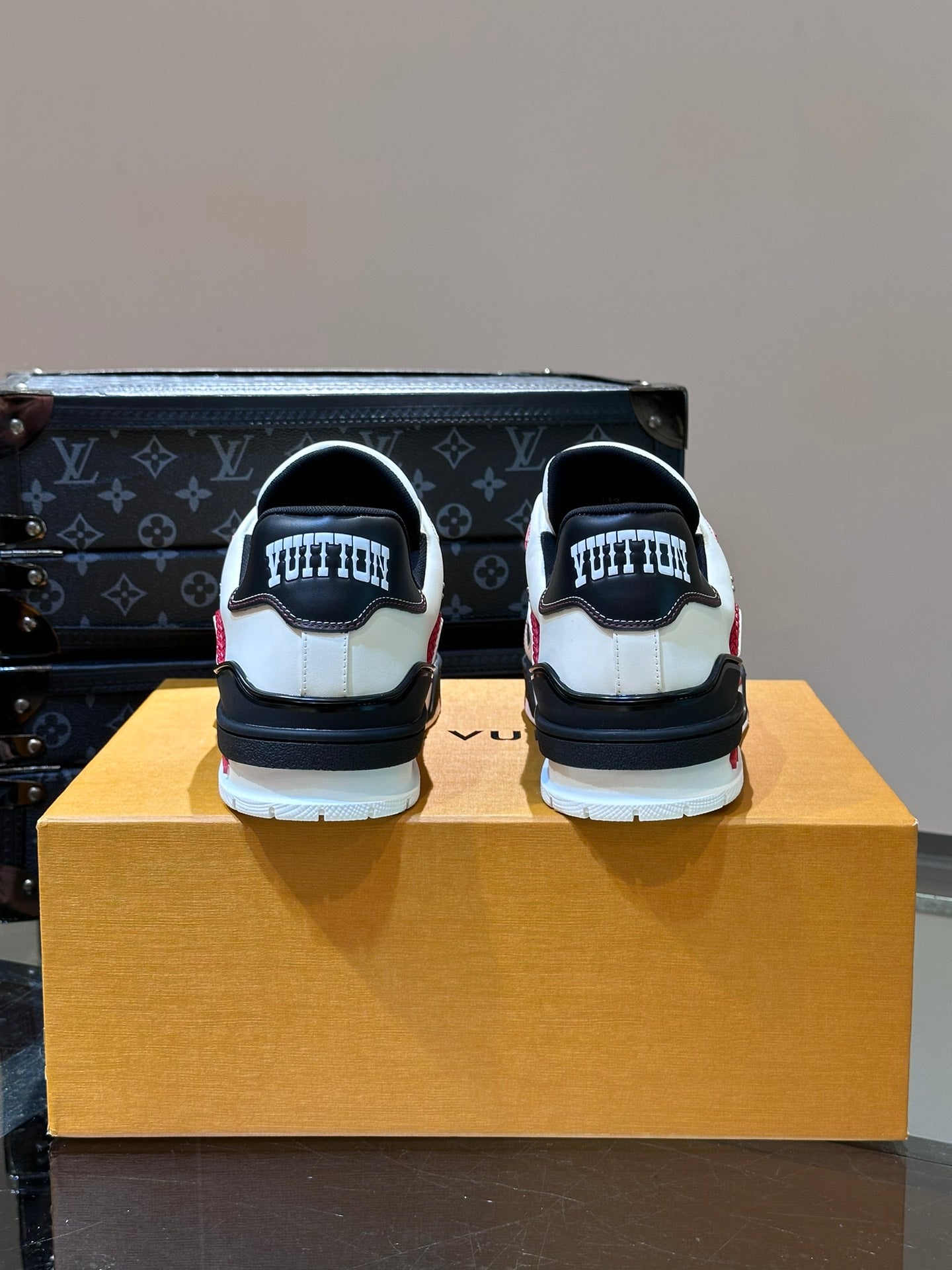Louis Vuitton sneakers 235