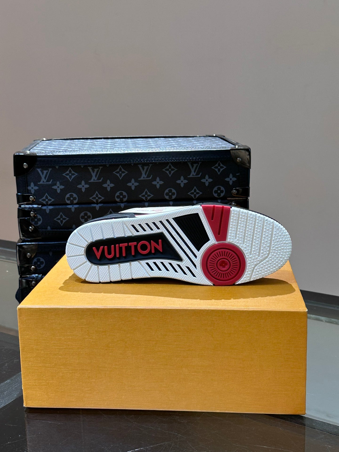 Louis Vuitton sneakers 235