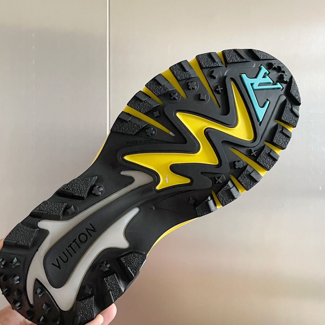 Louis Vuitton sneakers 240