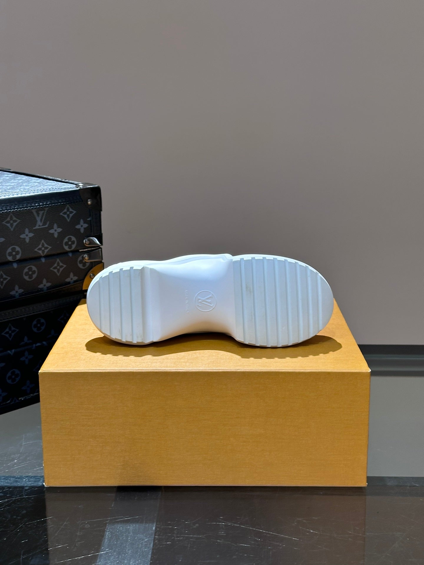 Louis Vuitton sneakers 252