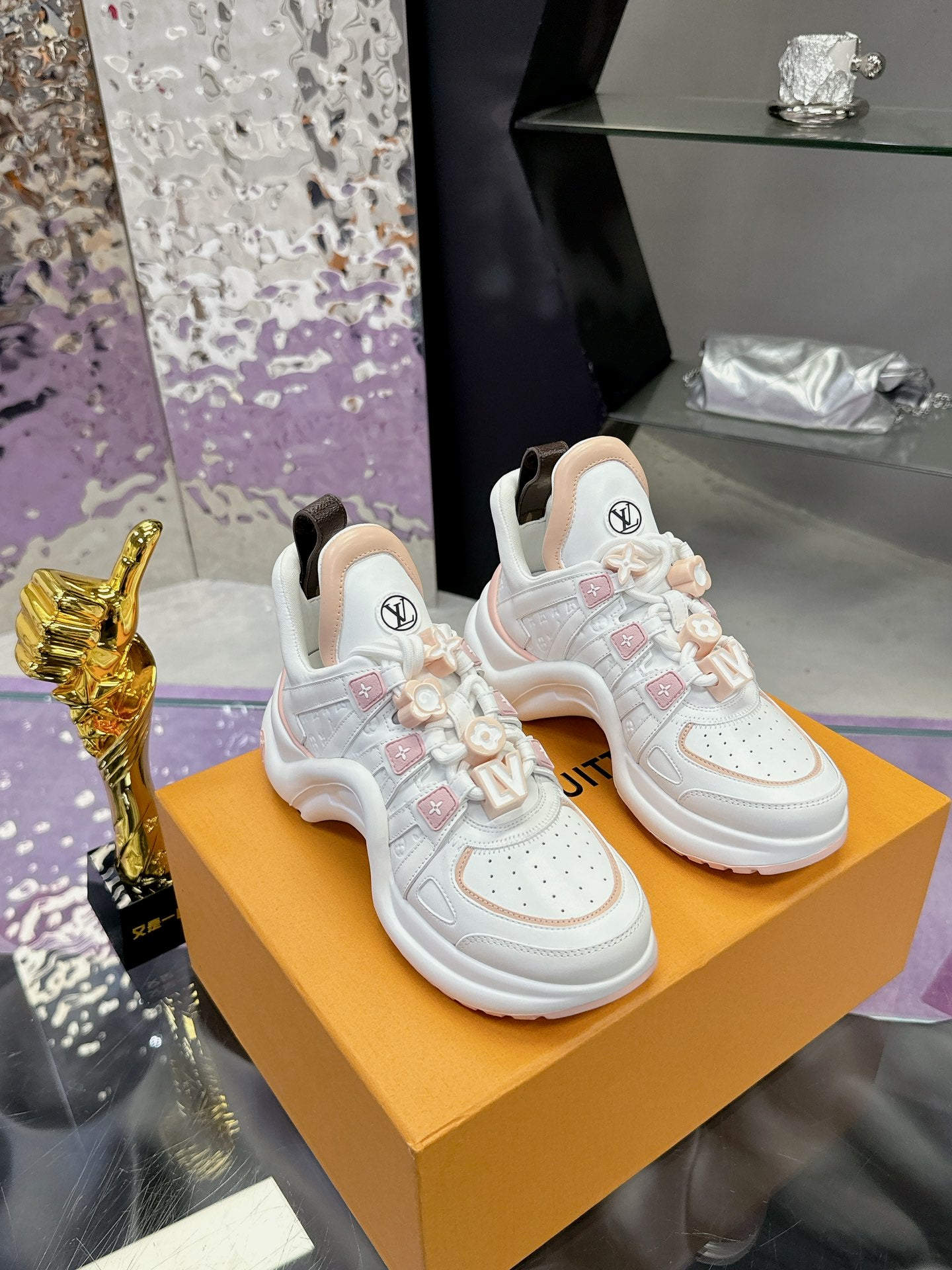 Louis Vuitton sneakers 256