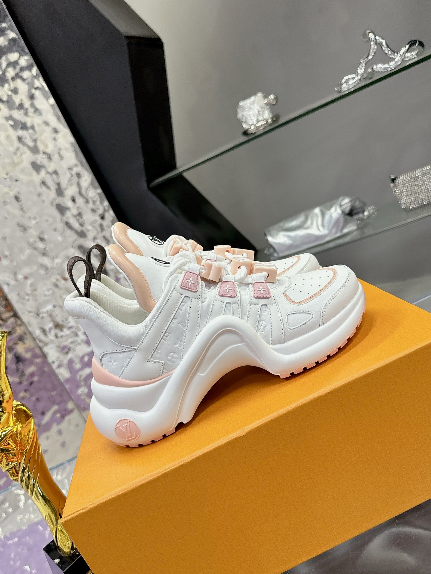 Louis Vuitton sneakers 256