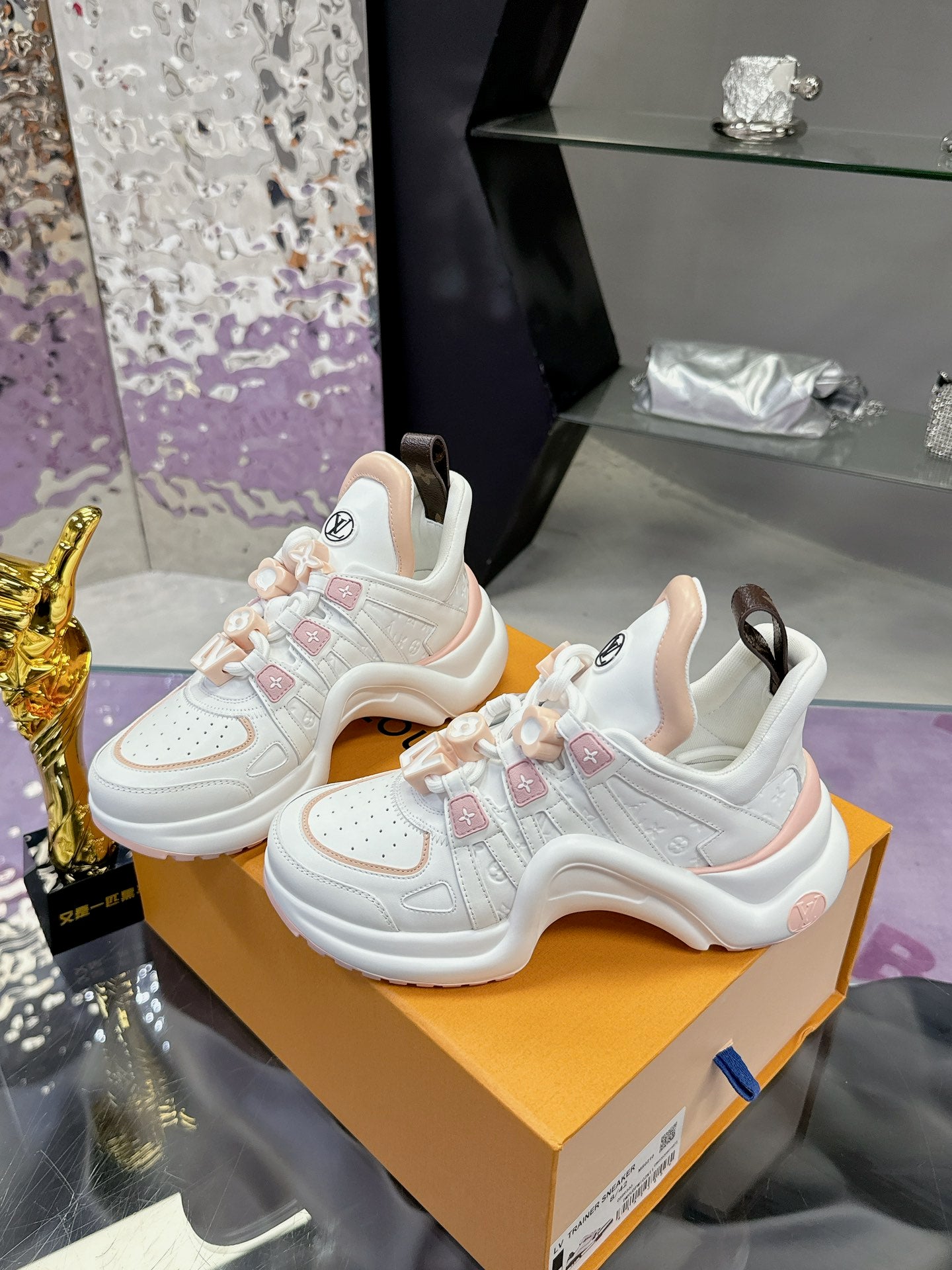 Louis Vuitton sneakers 256