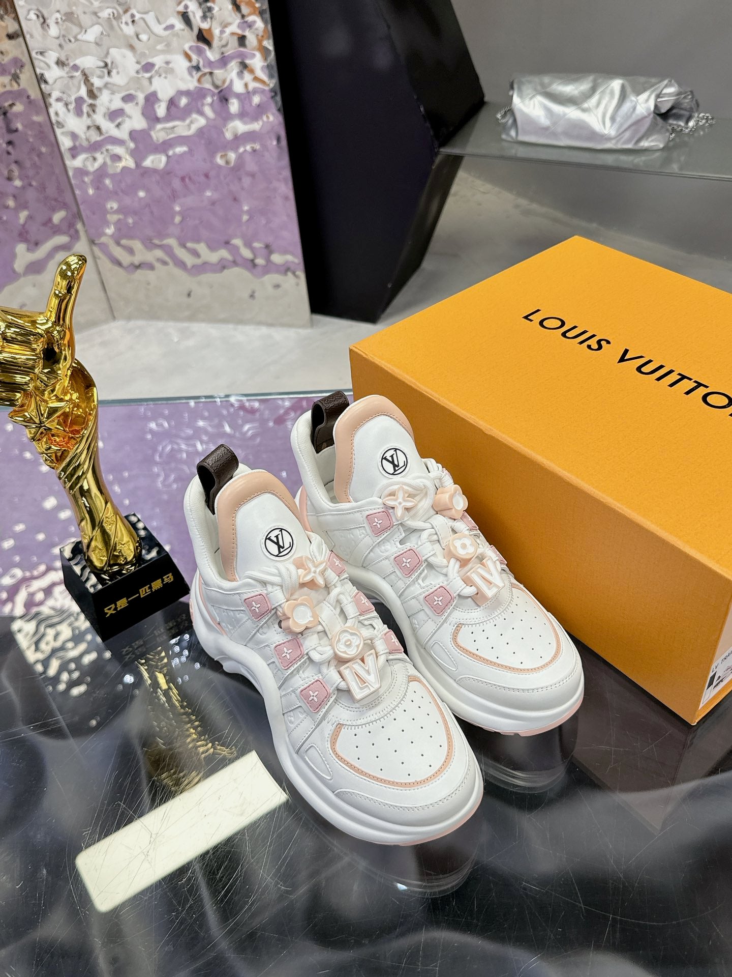 Louis Vuitton sneakers 256