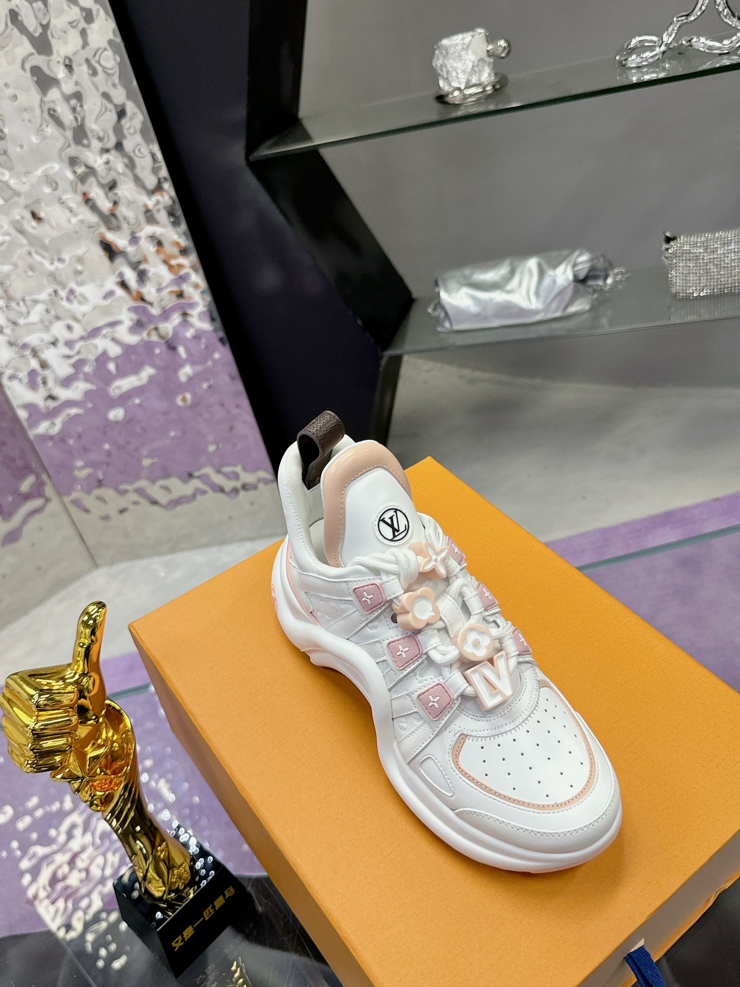 Louis Vuitton sneakers 256