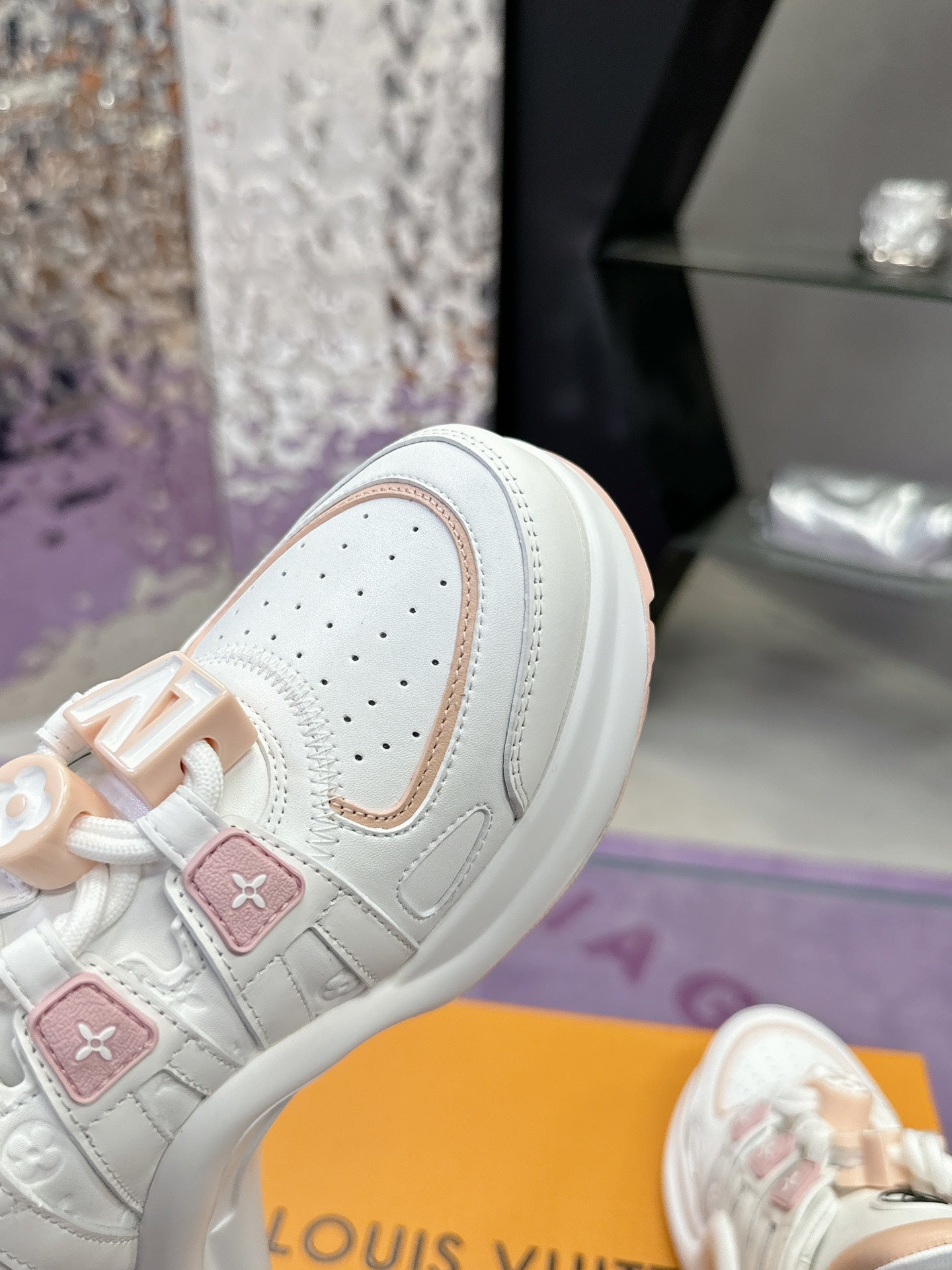 Louis Vuitton sneakers 256
