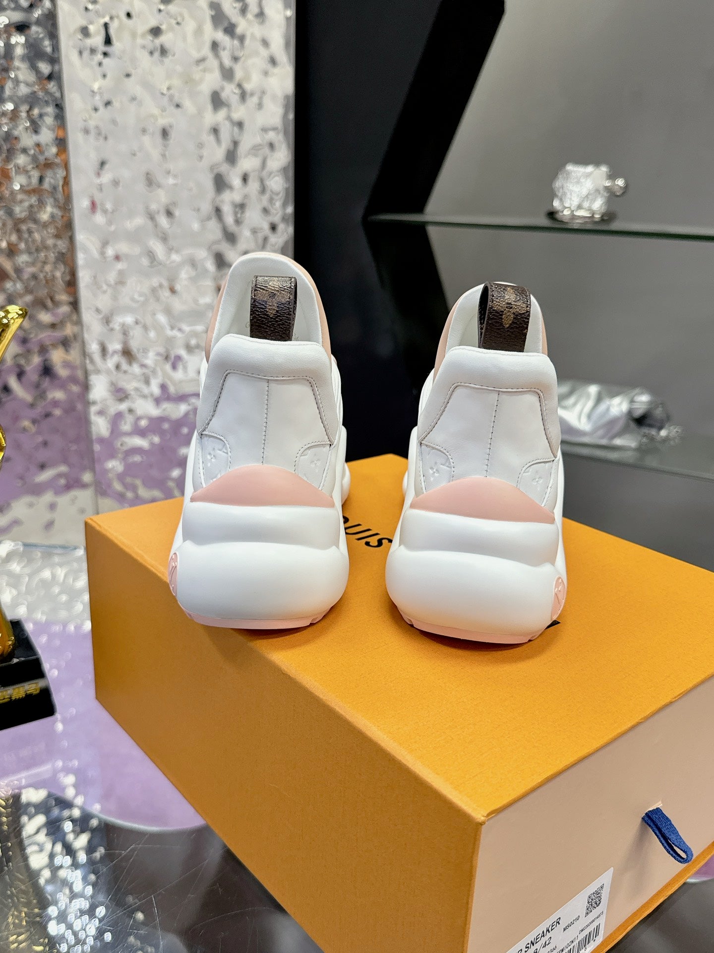 Louis Vuitton sneakers 256