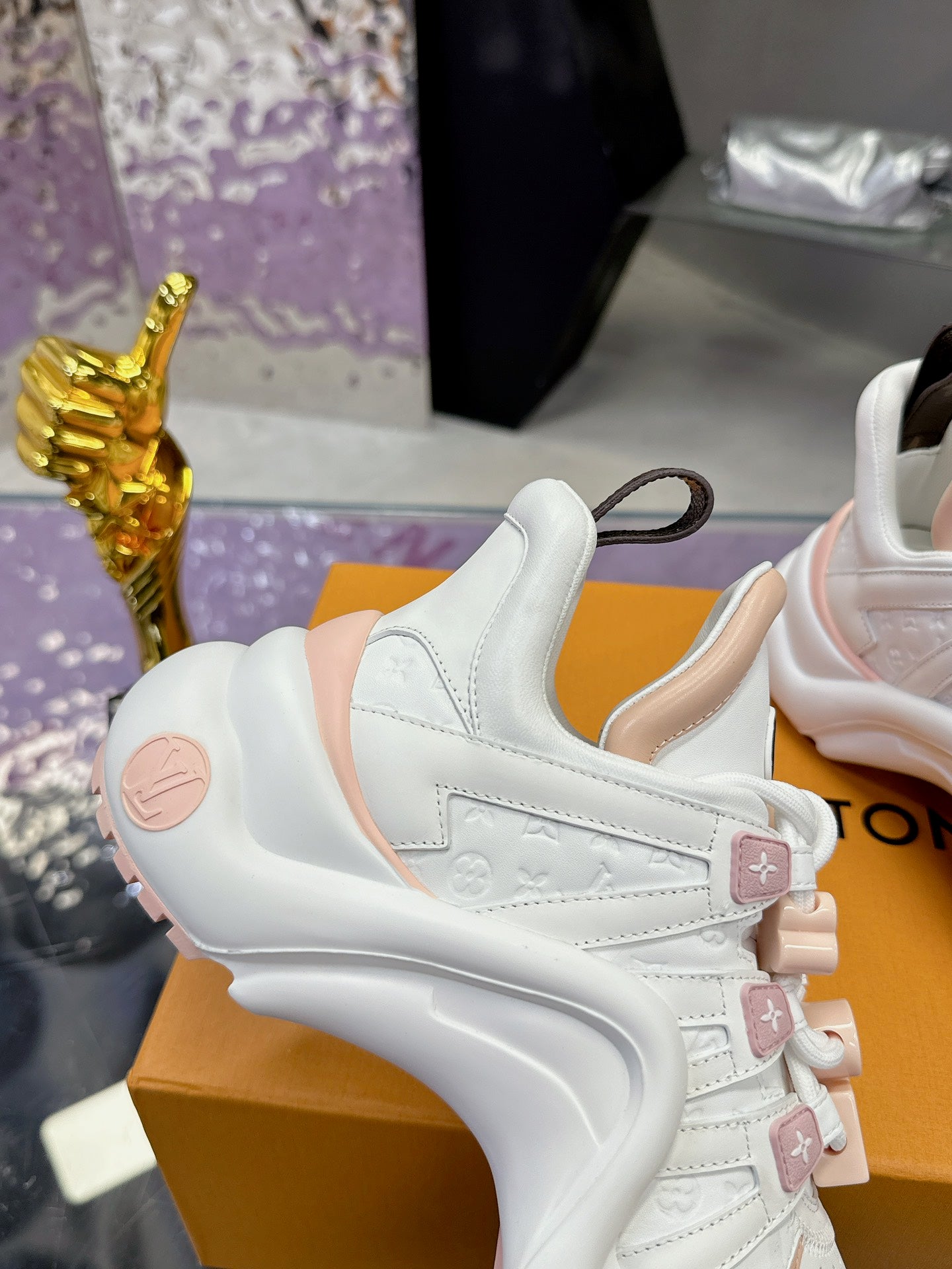 Louis Vuitton sneakers 256