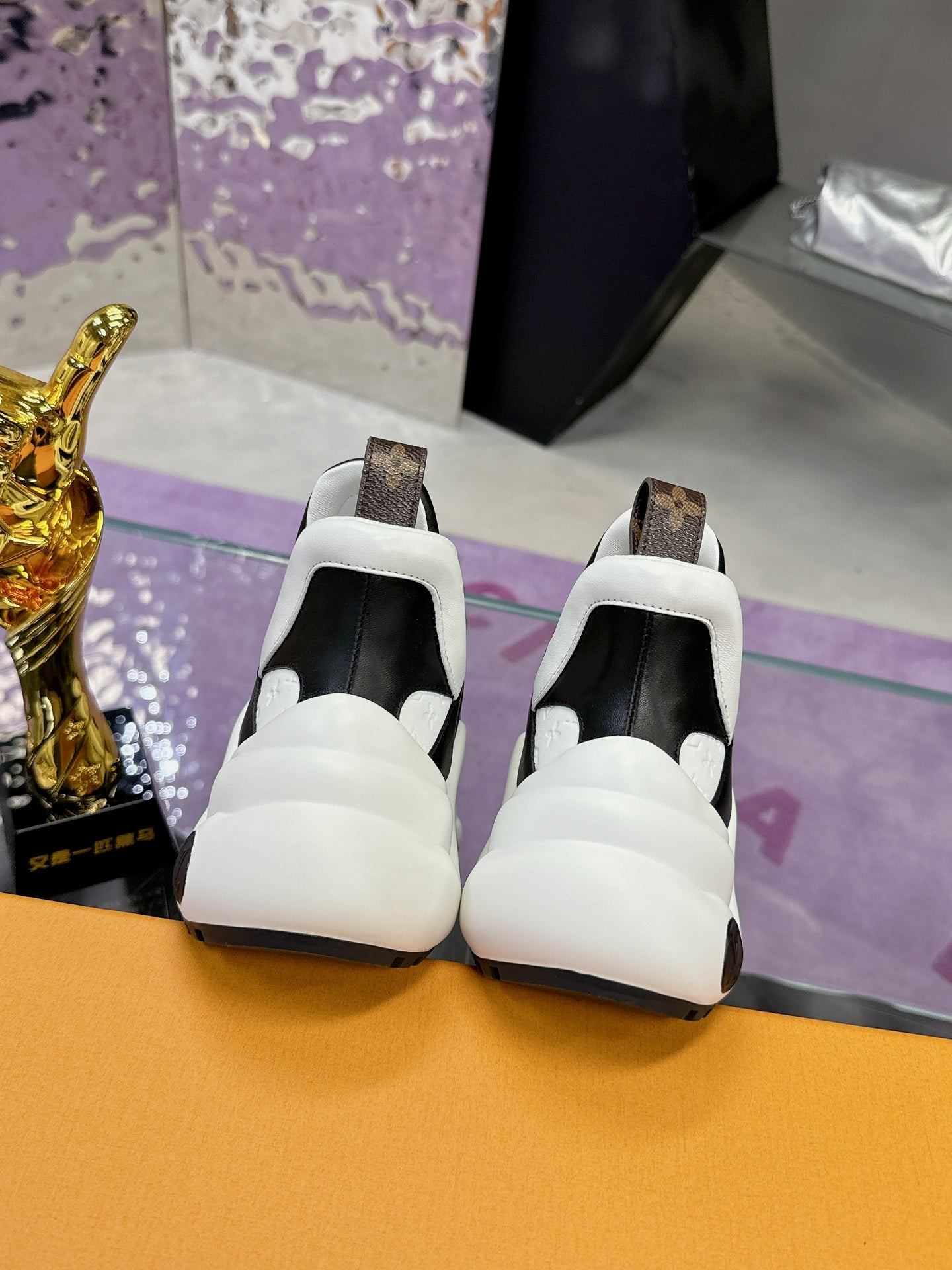 Louis Vuitton sneakers 258