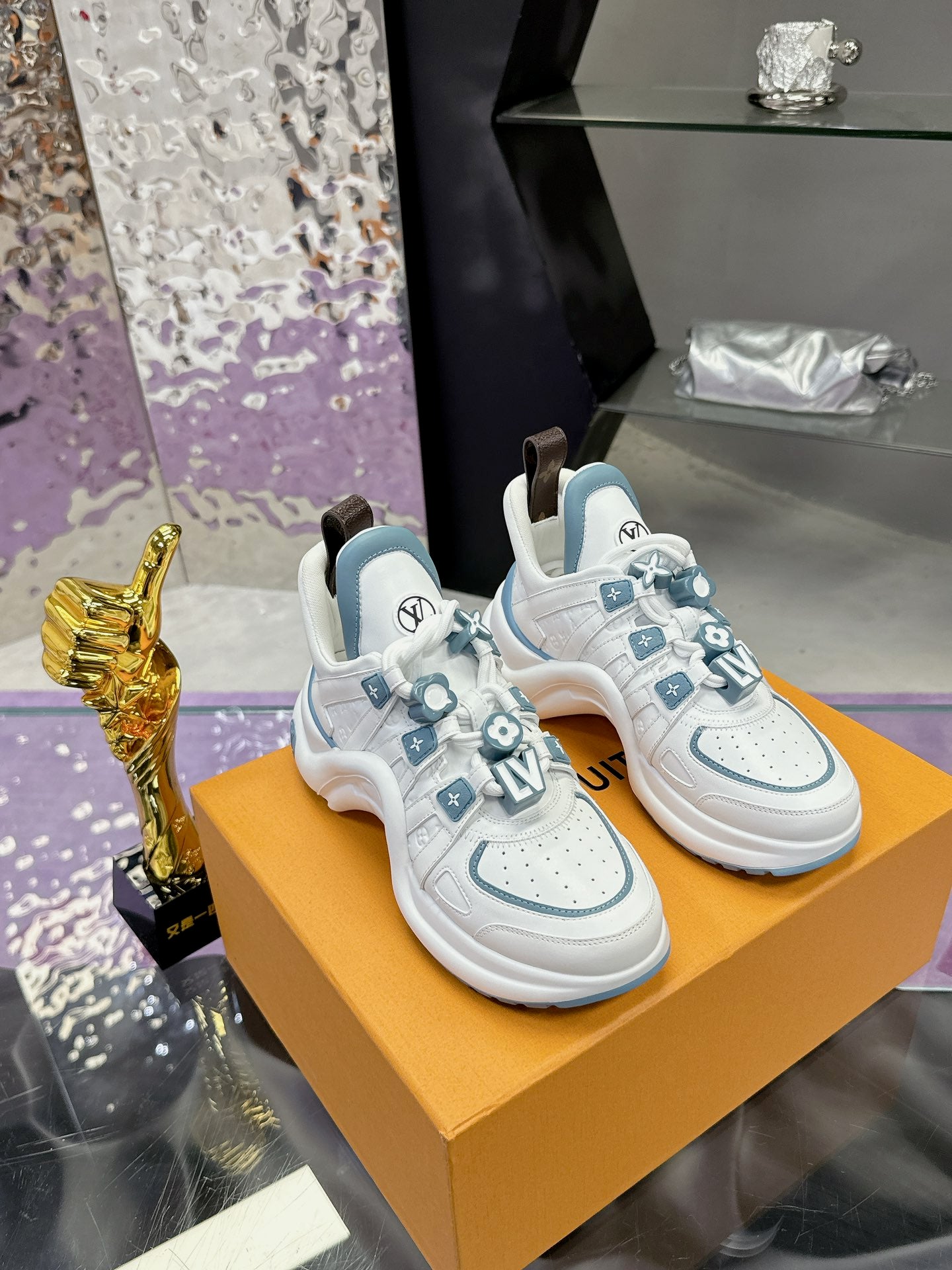 Louis Vuitton sneakers 259