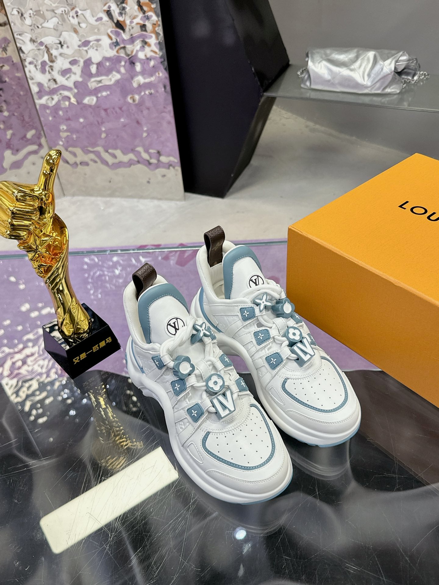 Louis Vuitton sneakers 259