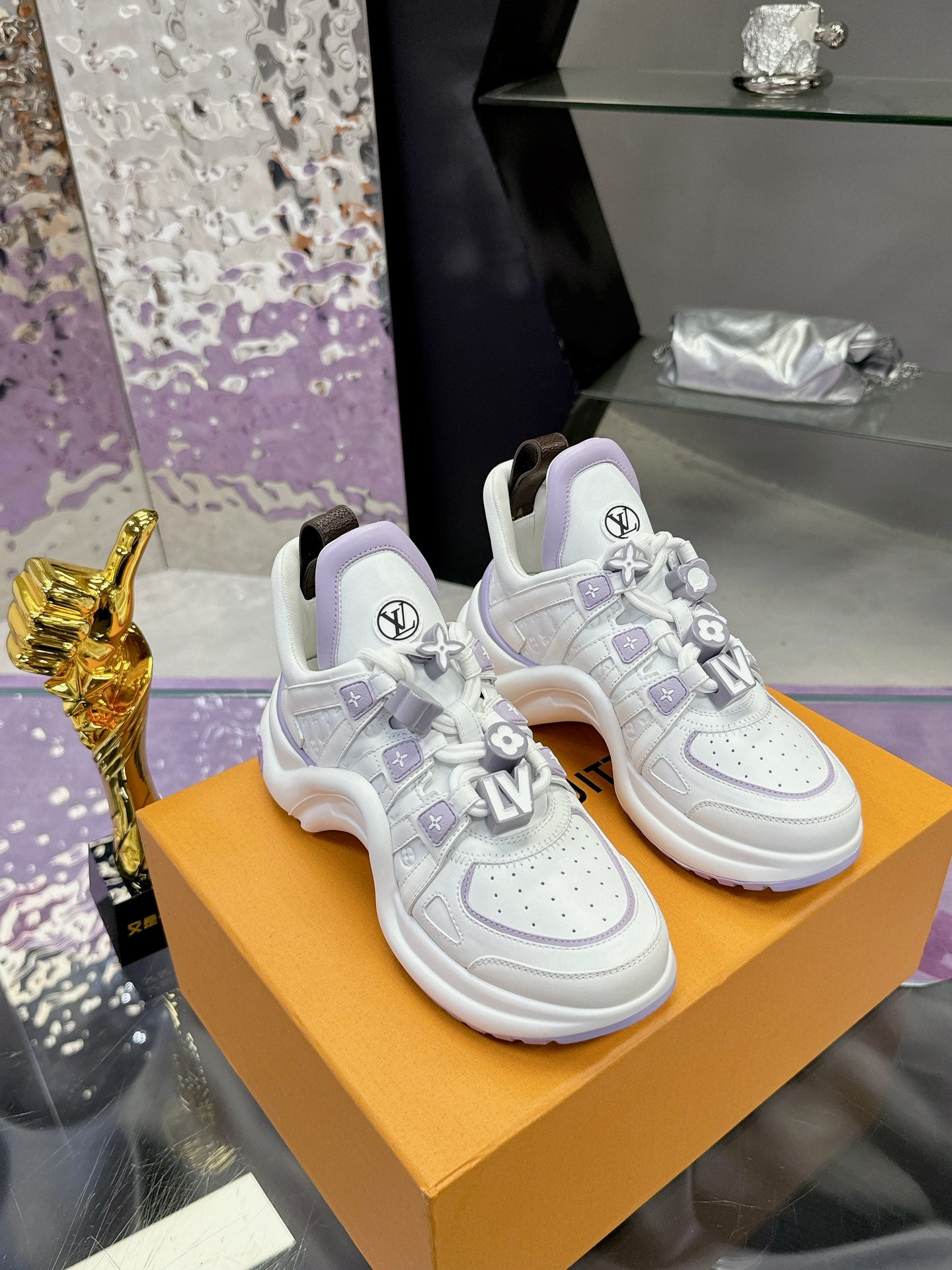 Louis Vuitton sneakers 260