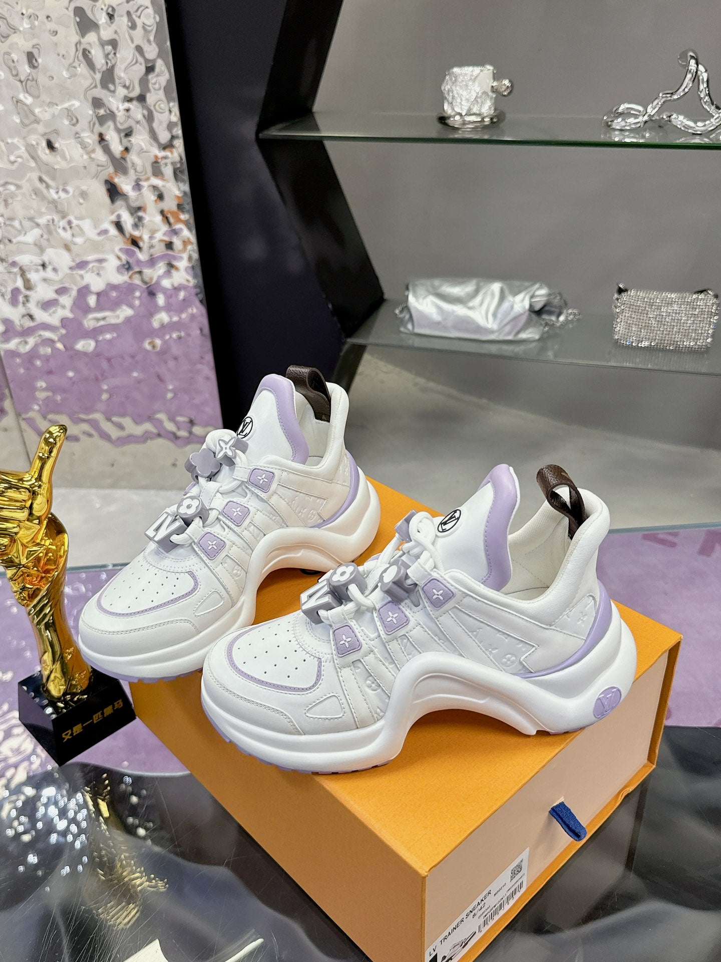 Louis Vuitton sneakers 260