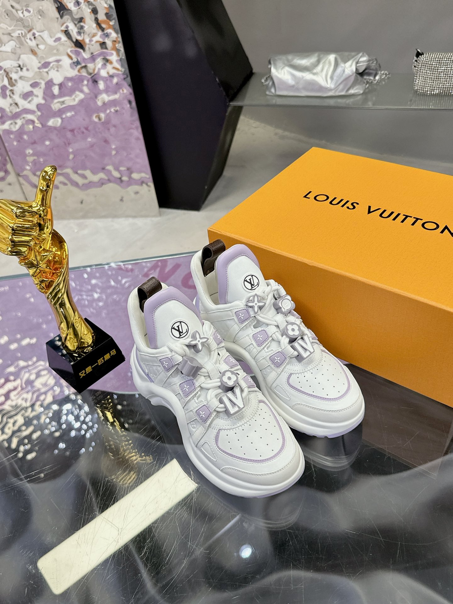 Louis Vuitton sneakers 260