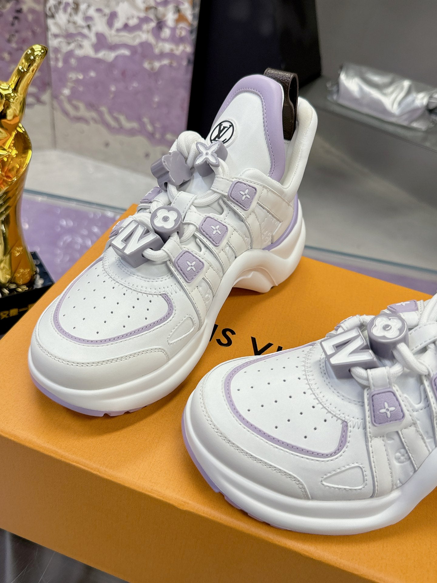 Louis Vuitton sneakers 260
