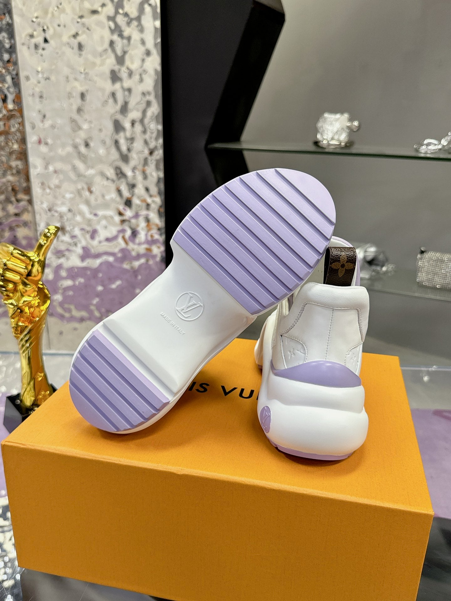 Louis Vuitton sneakers 260