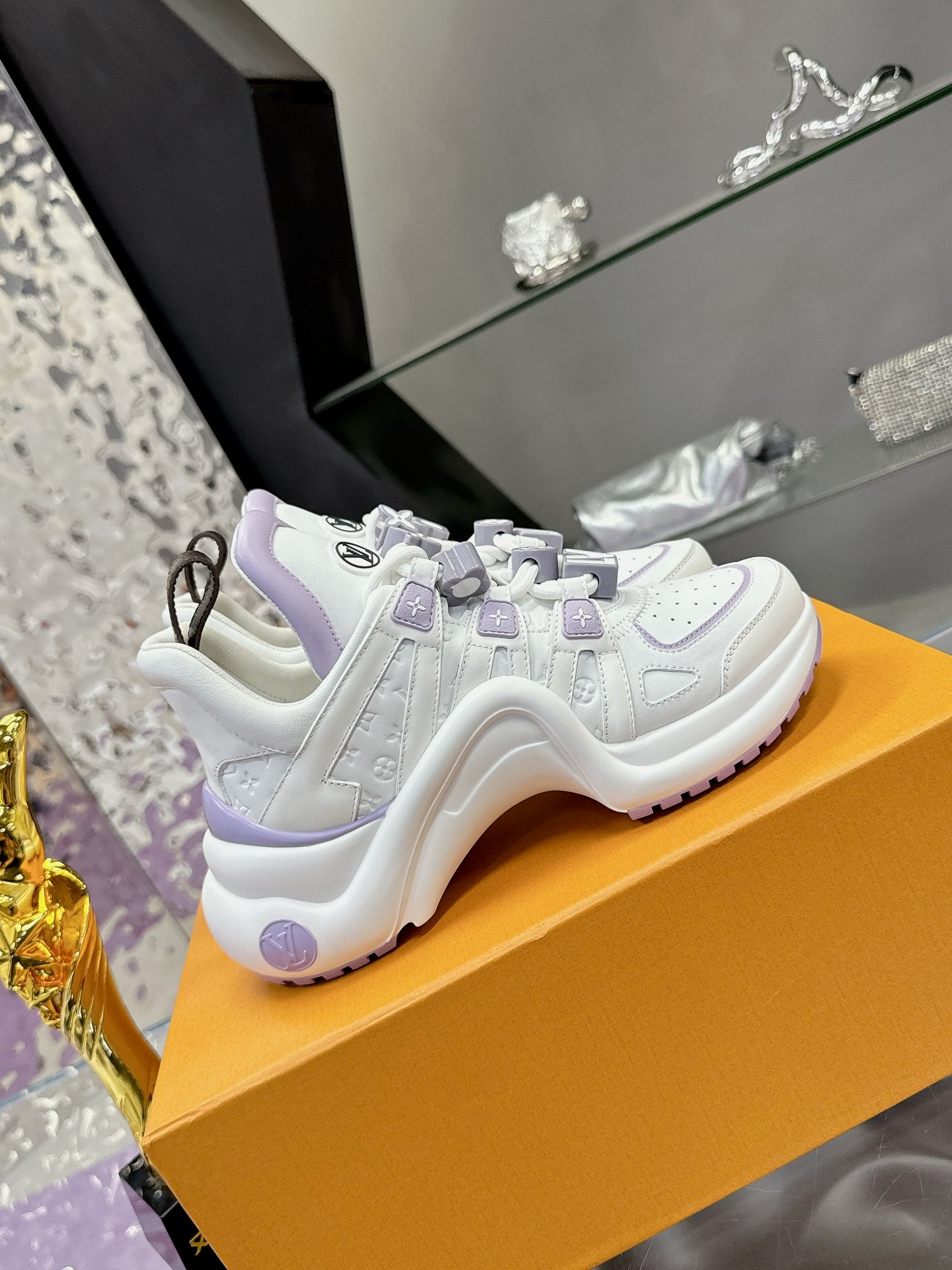 Louis Vuitton sneakers 260