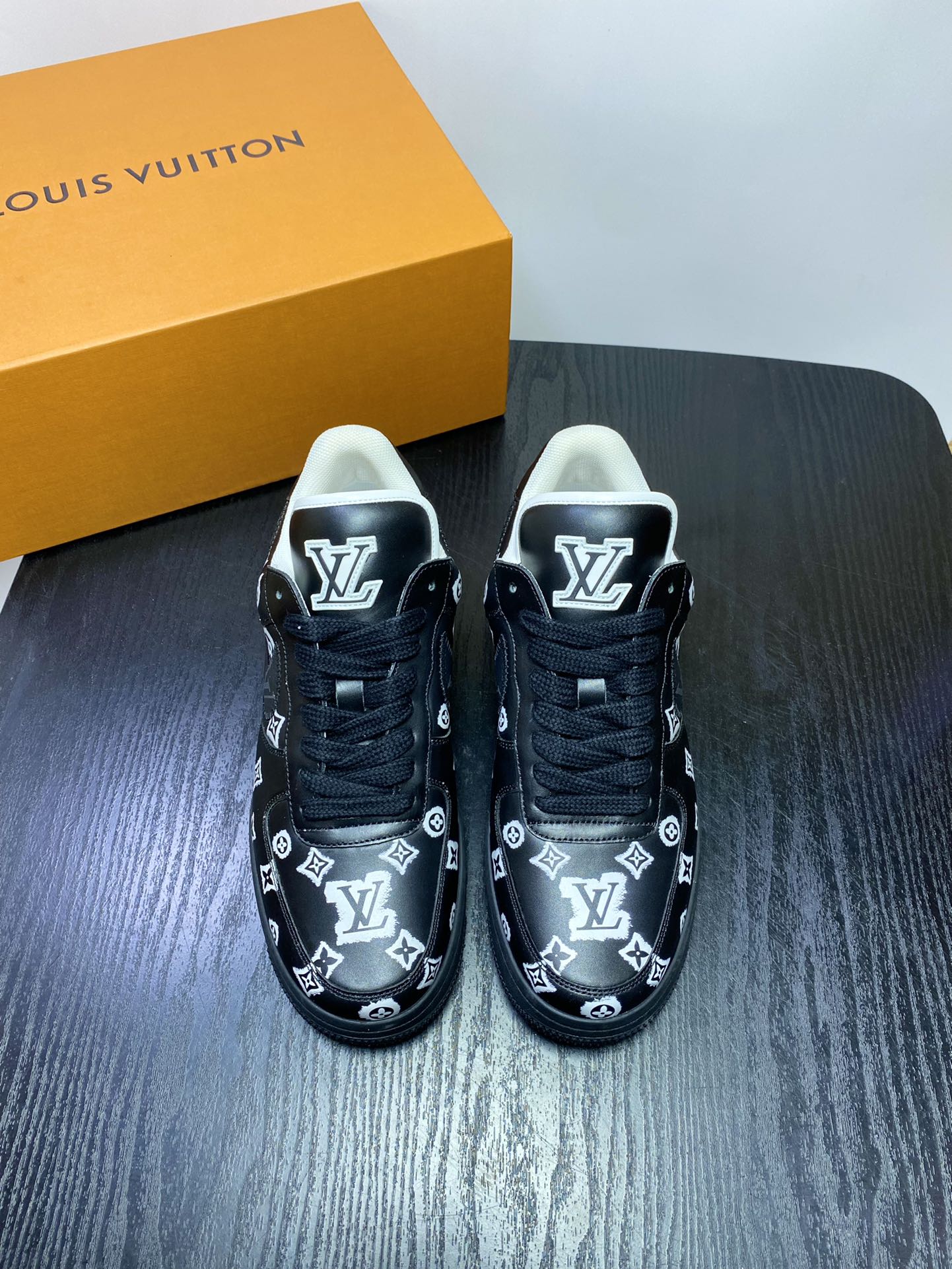 Louis Vuitton sneakers 270