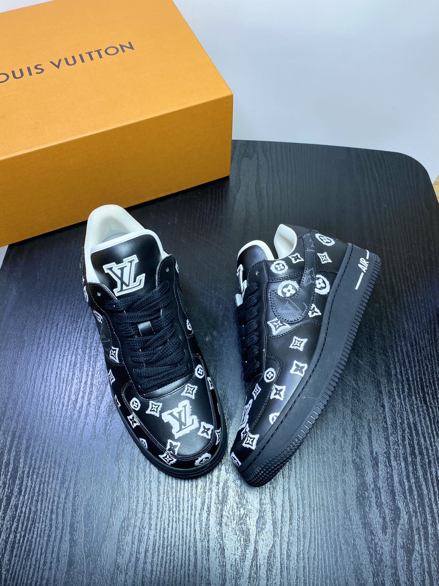 Louis Vuitton sneakers 270