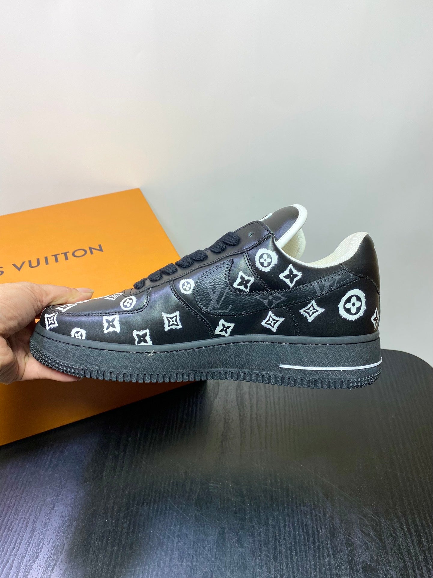 Louis Vuitton sneakers 270
