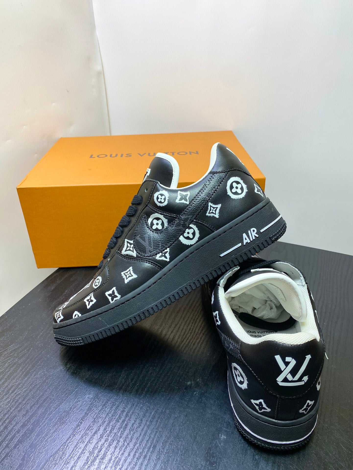 Louis Vuitton sneakers 270