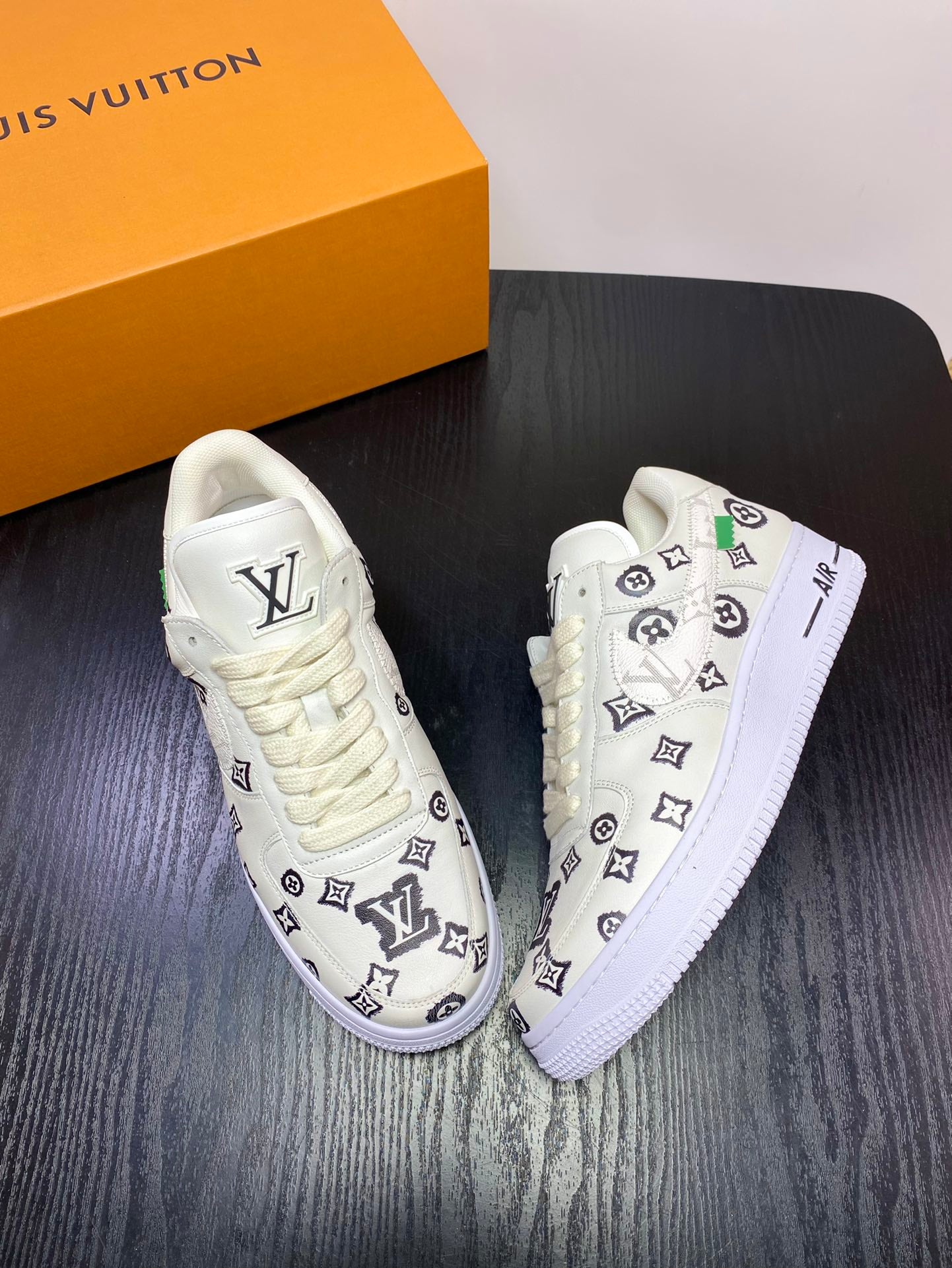 Louis Vuitton sneakers 271