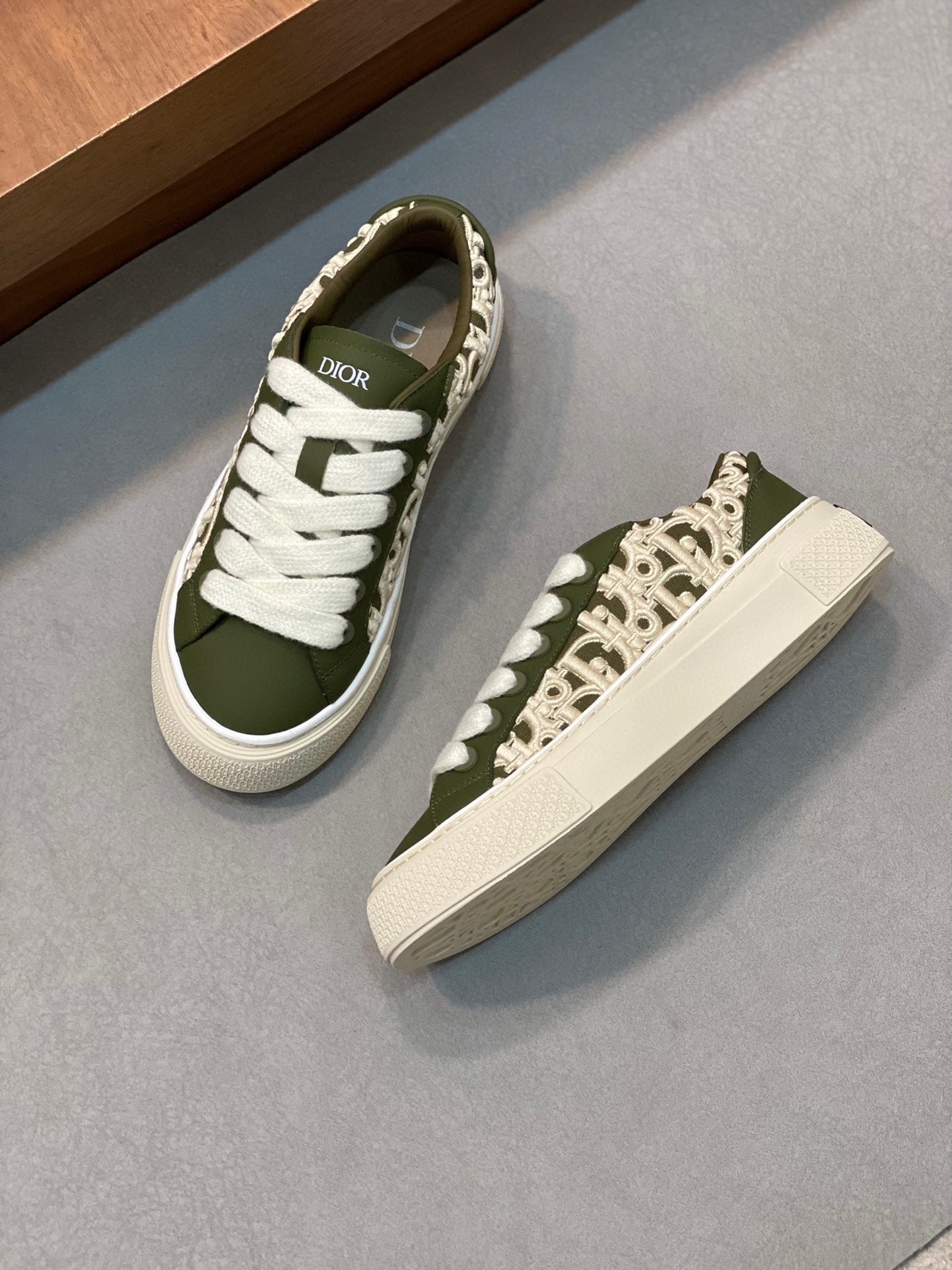 DIOR sneakers 109