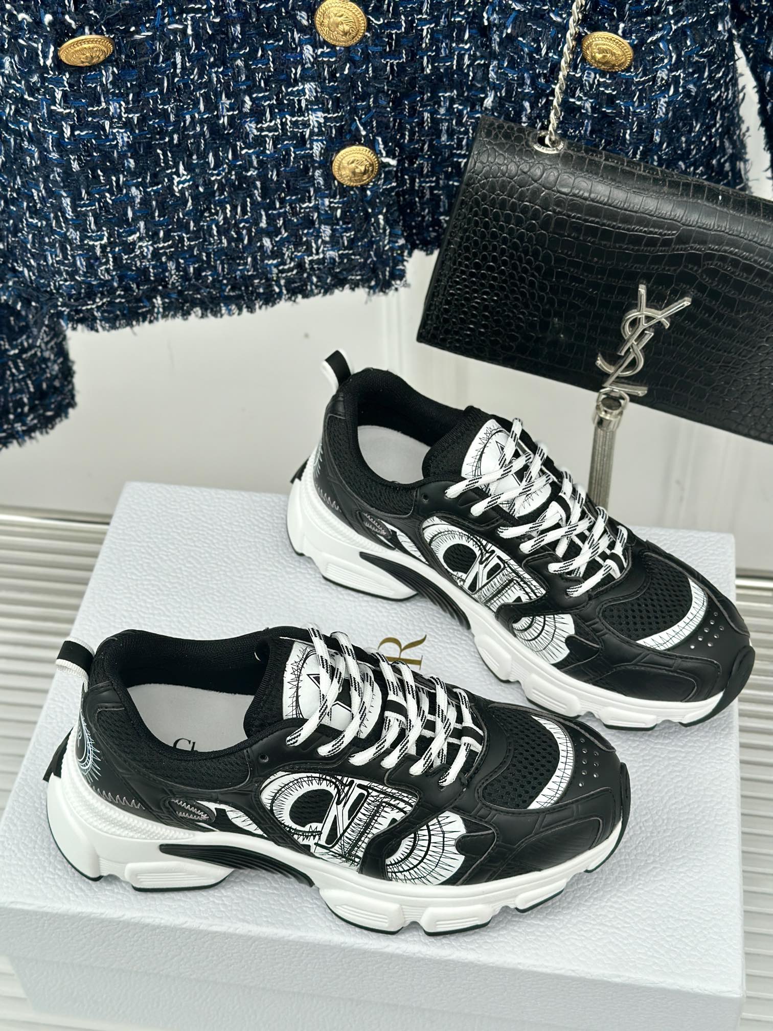 DIOR sneakers 120
