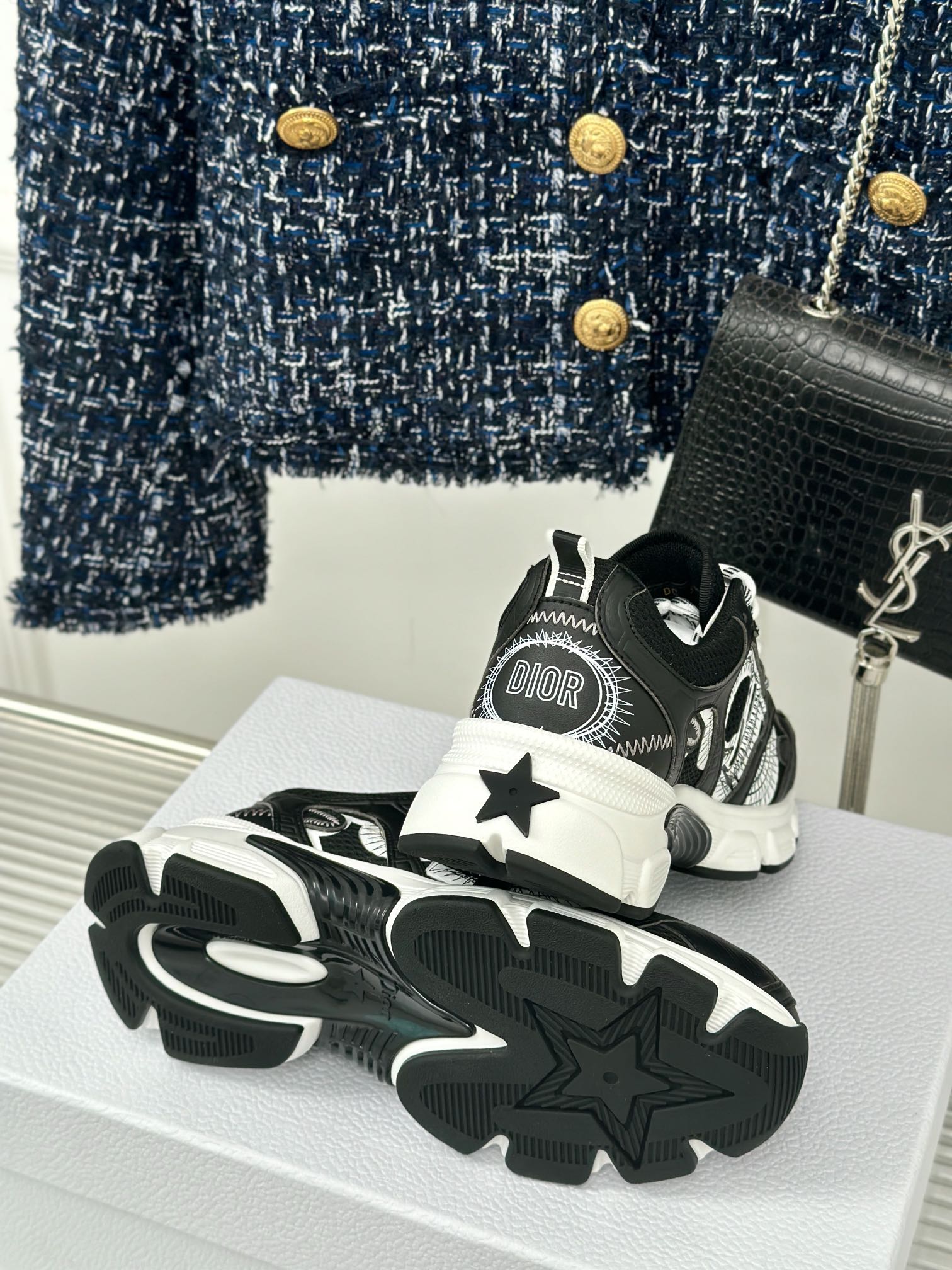 DIOR sneakers 120