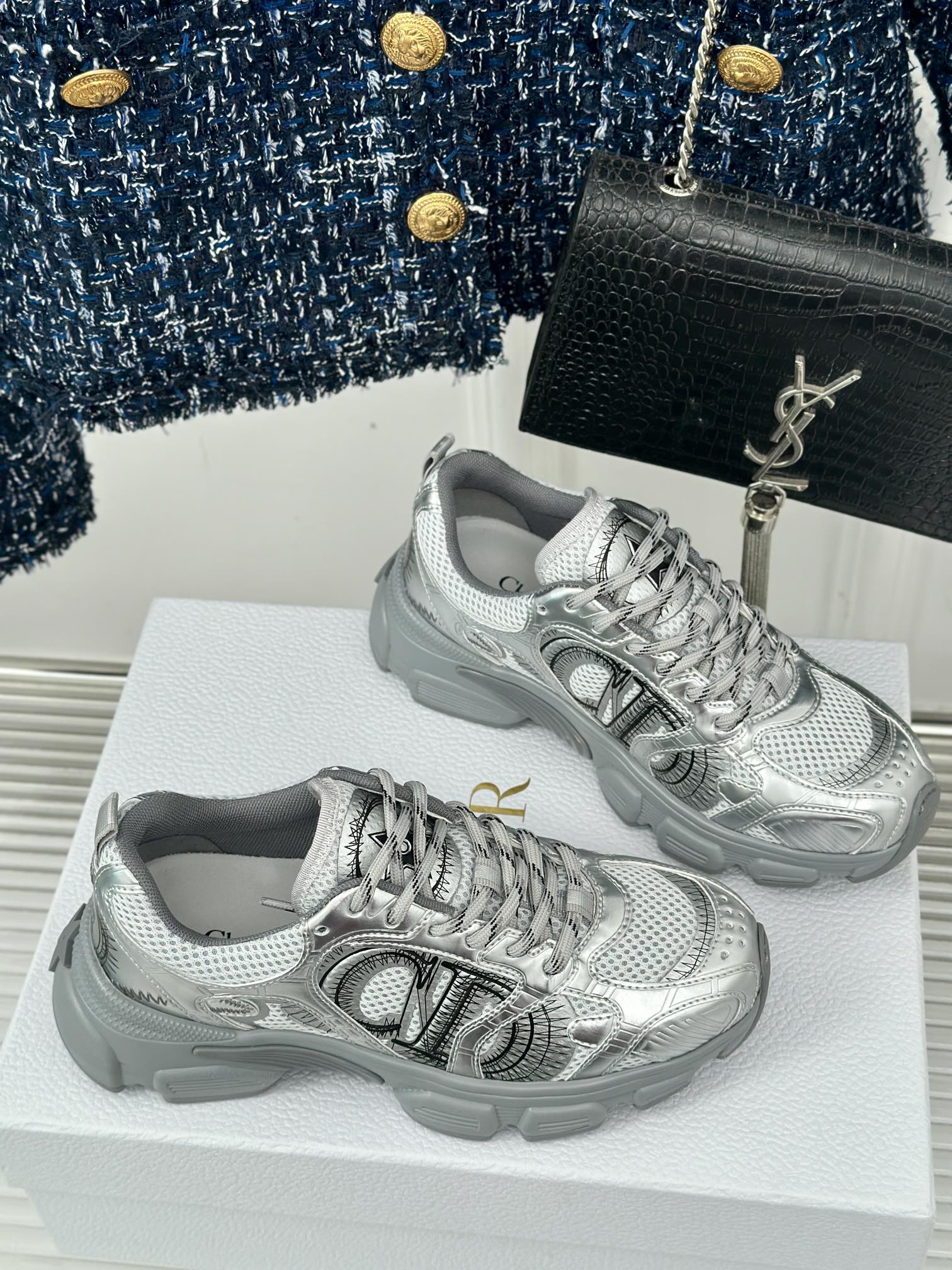 DIOR sneakers 122