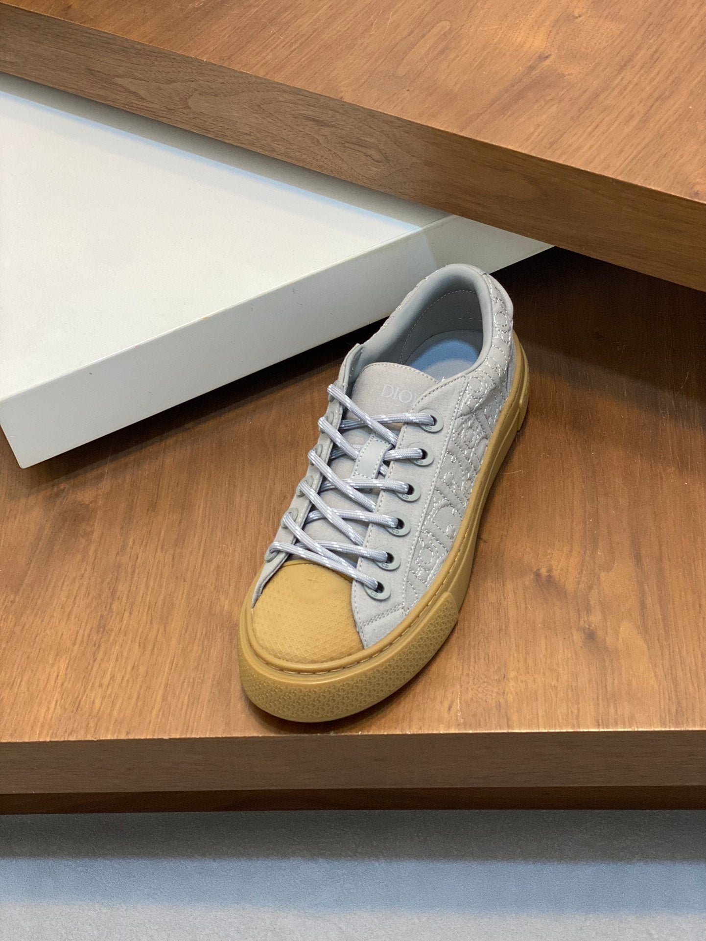 DIOR sneakers 125