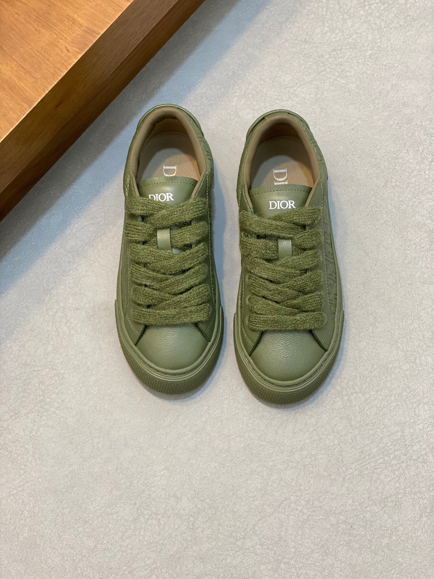 DIOR sneakers 136