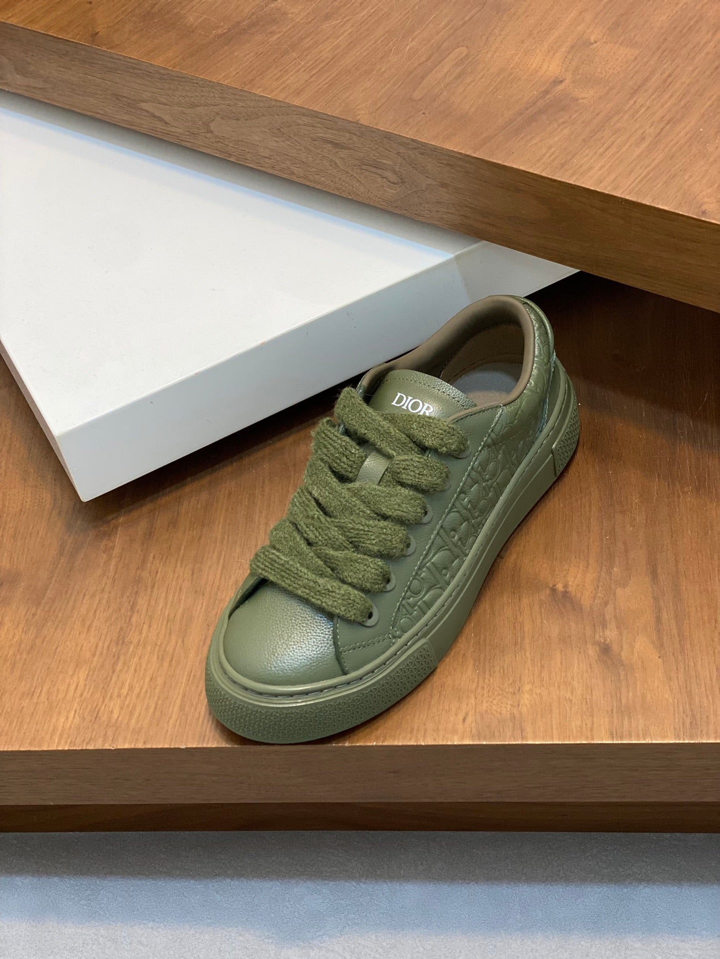DIOR sneakers 136