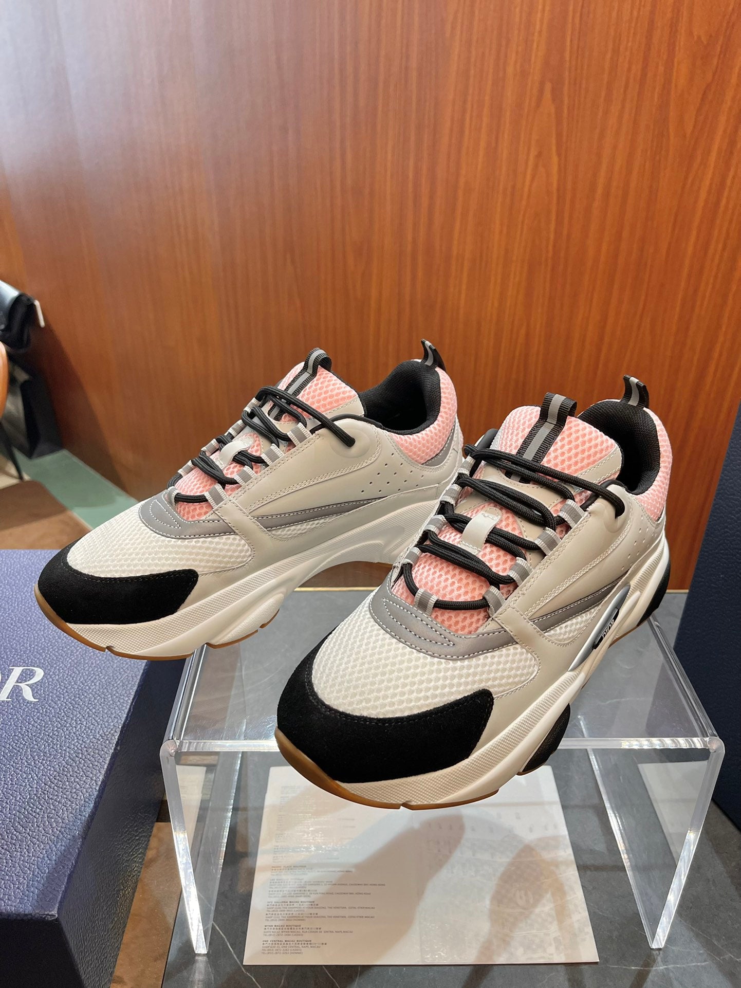 DIOR sneakers 137