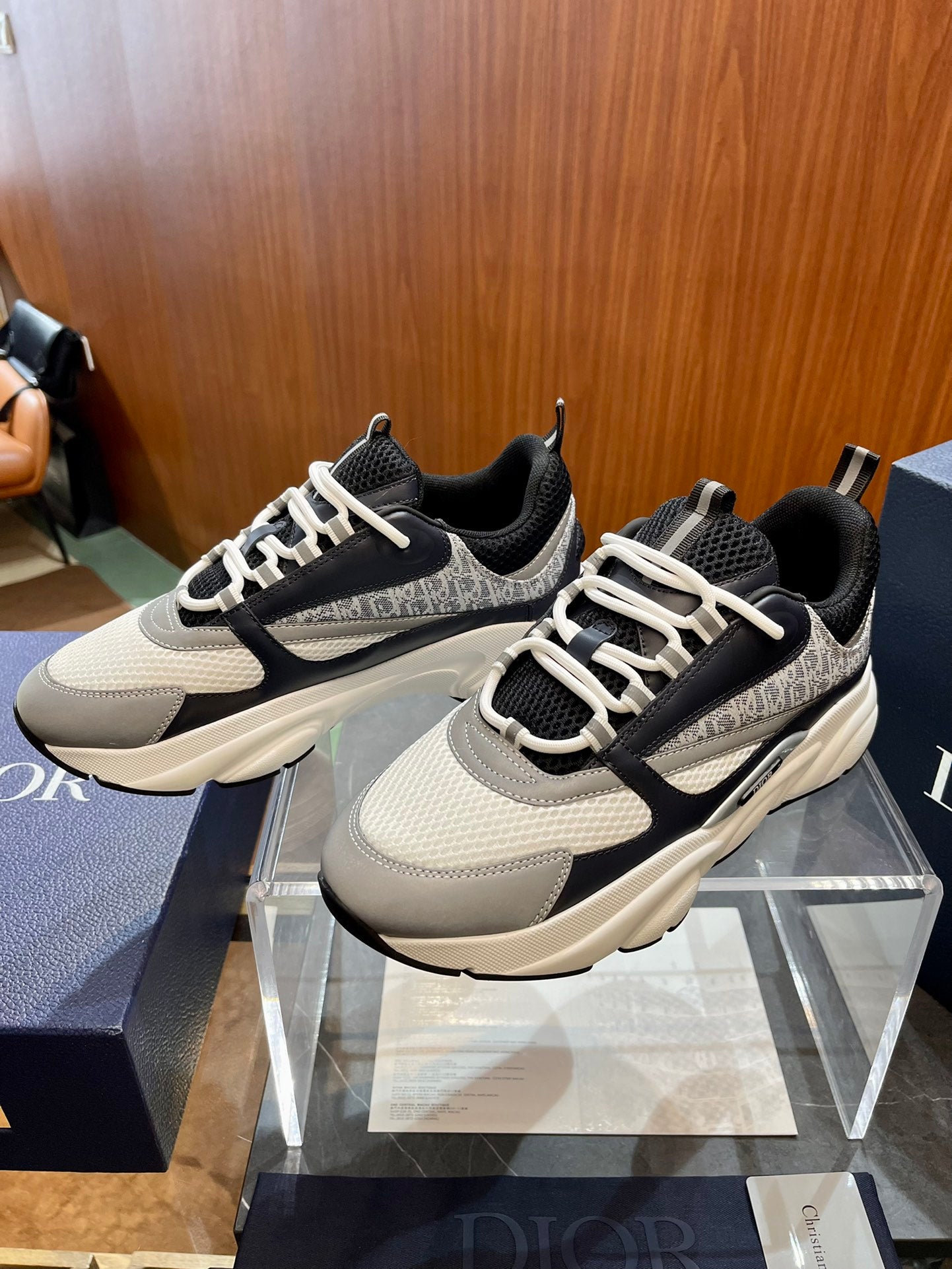 DIOR sneakers 139