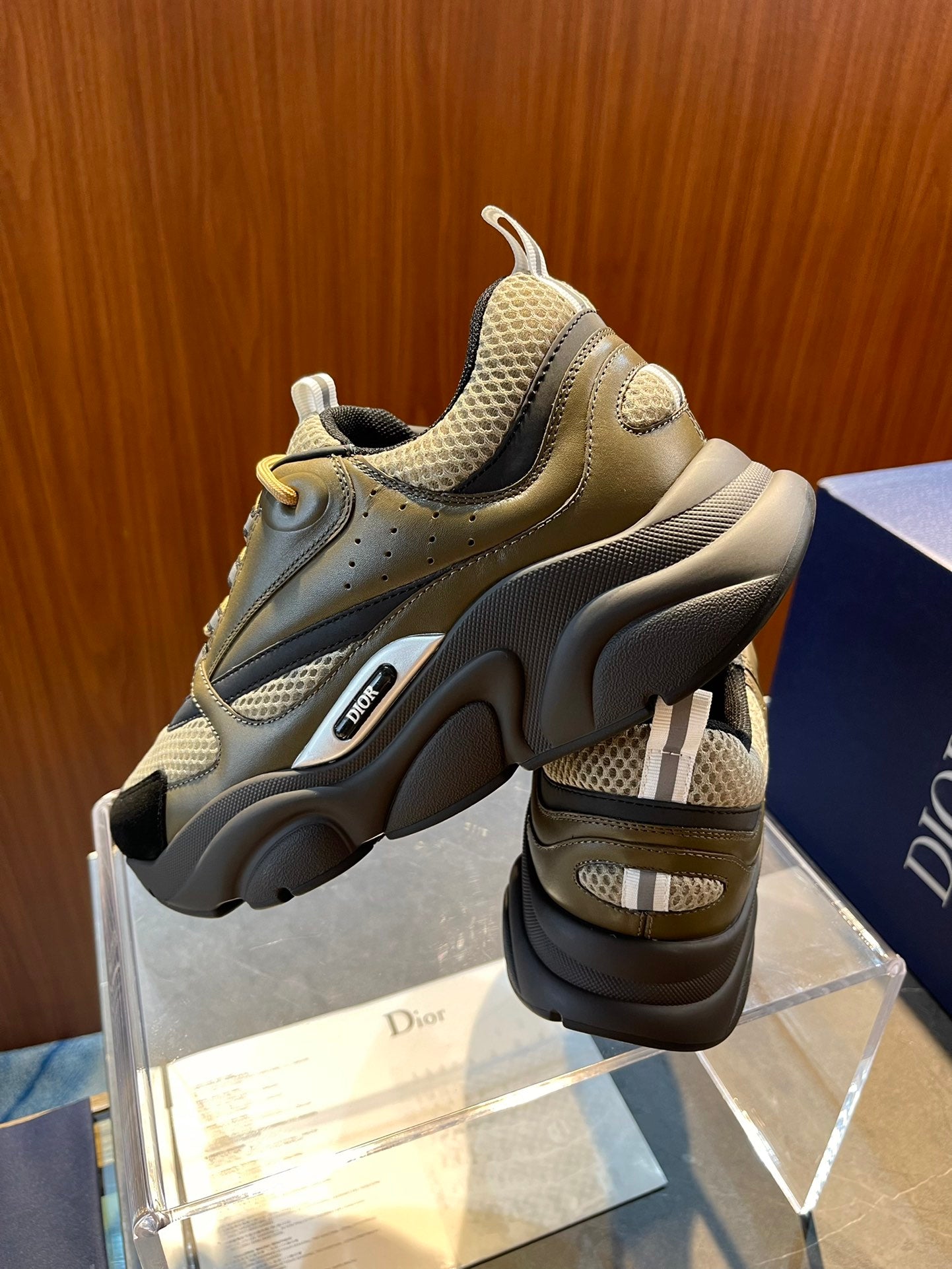 DIOR sneakers 142