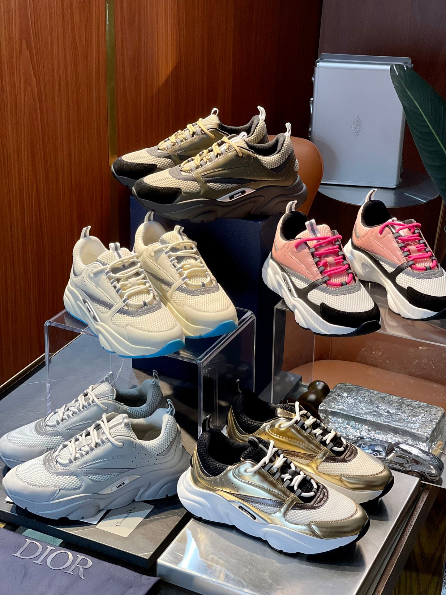DIOR sneakers 144