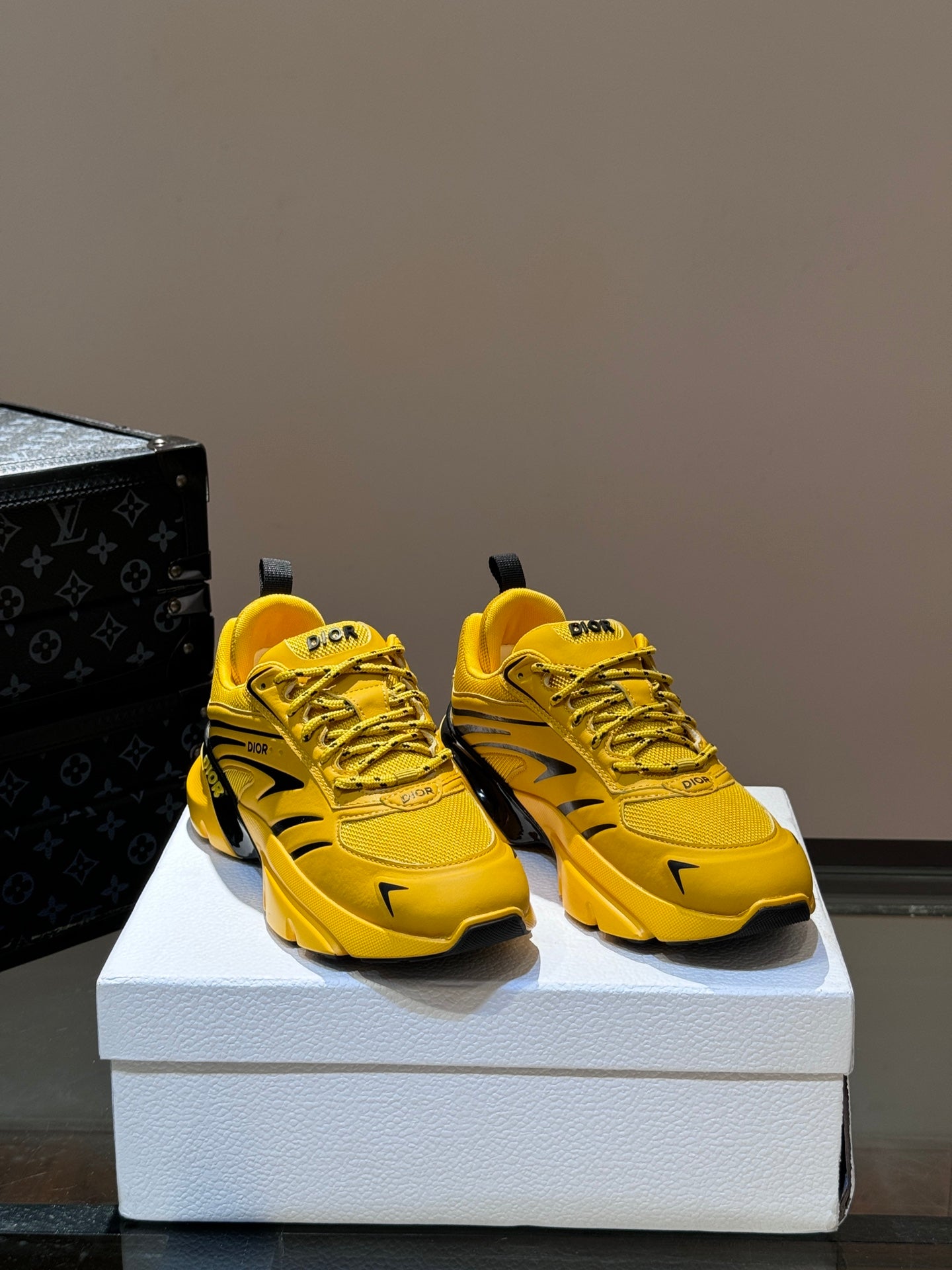 DIOR sneakers 150