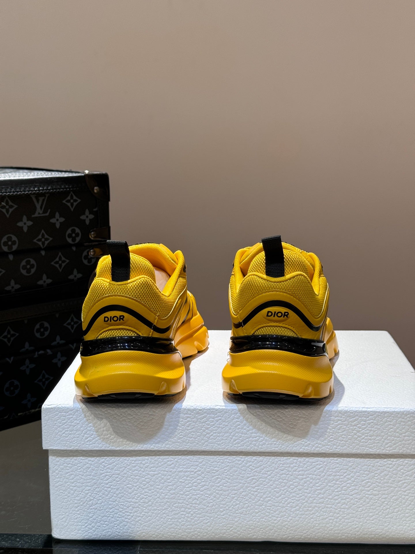 DIOR sneakers 150