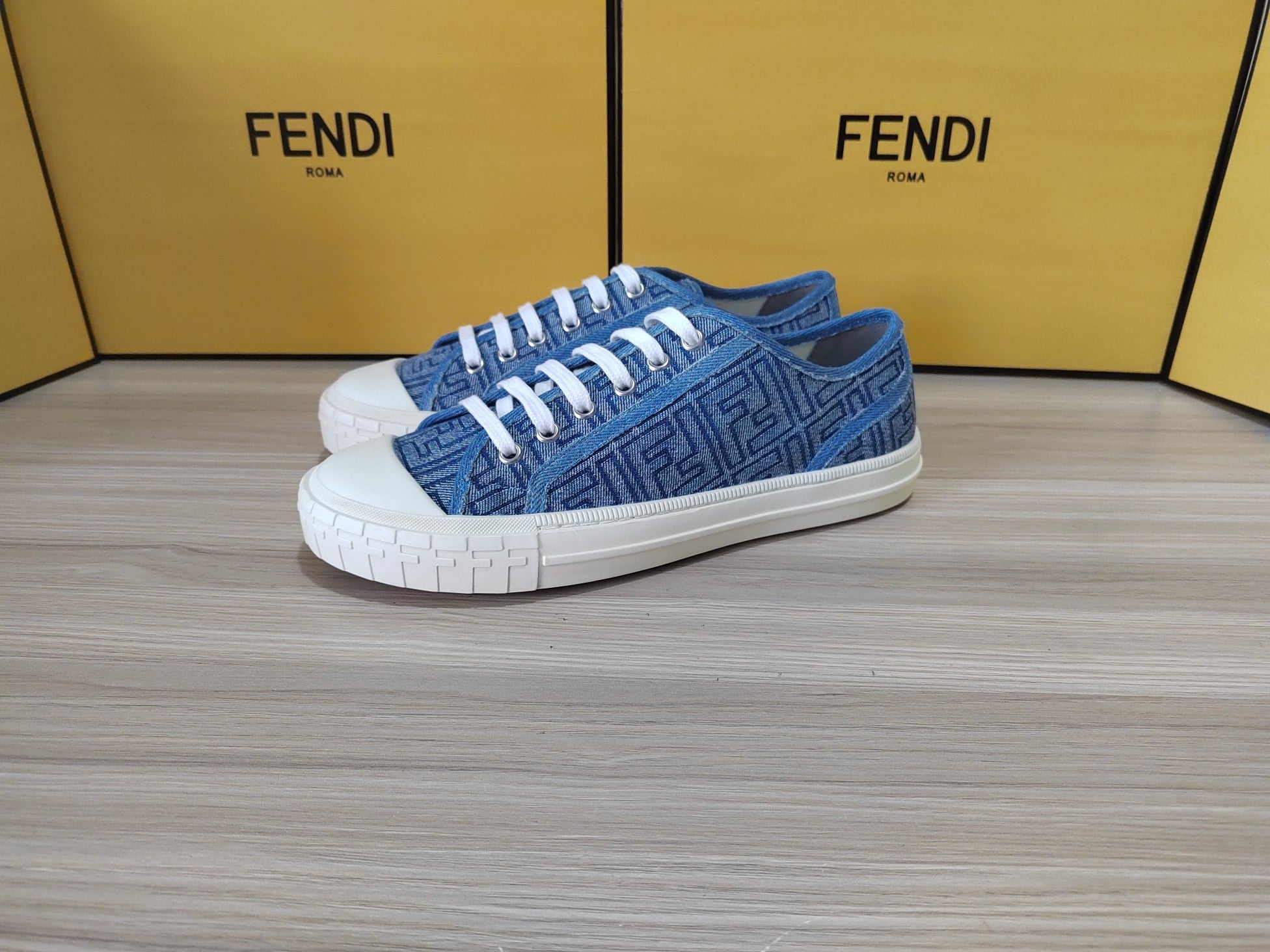 FENDI sneakers 3