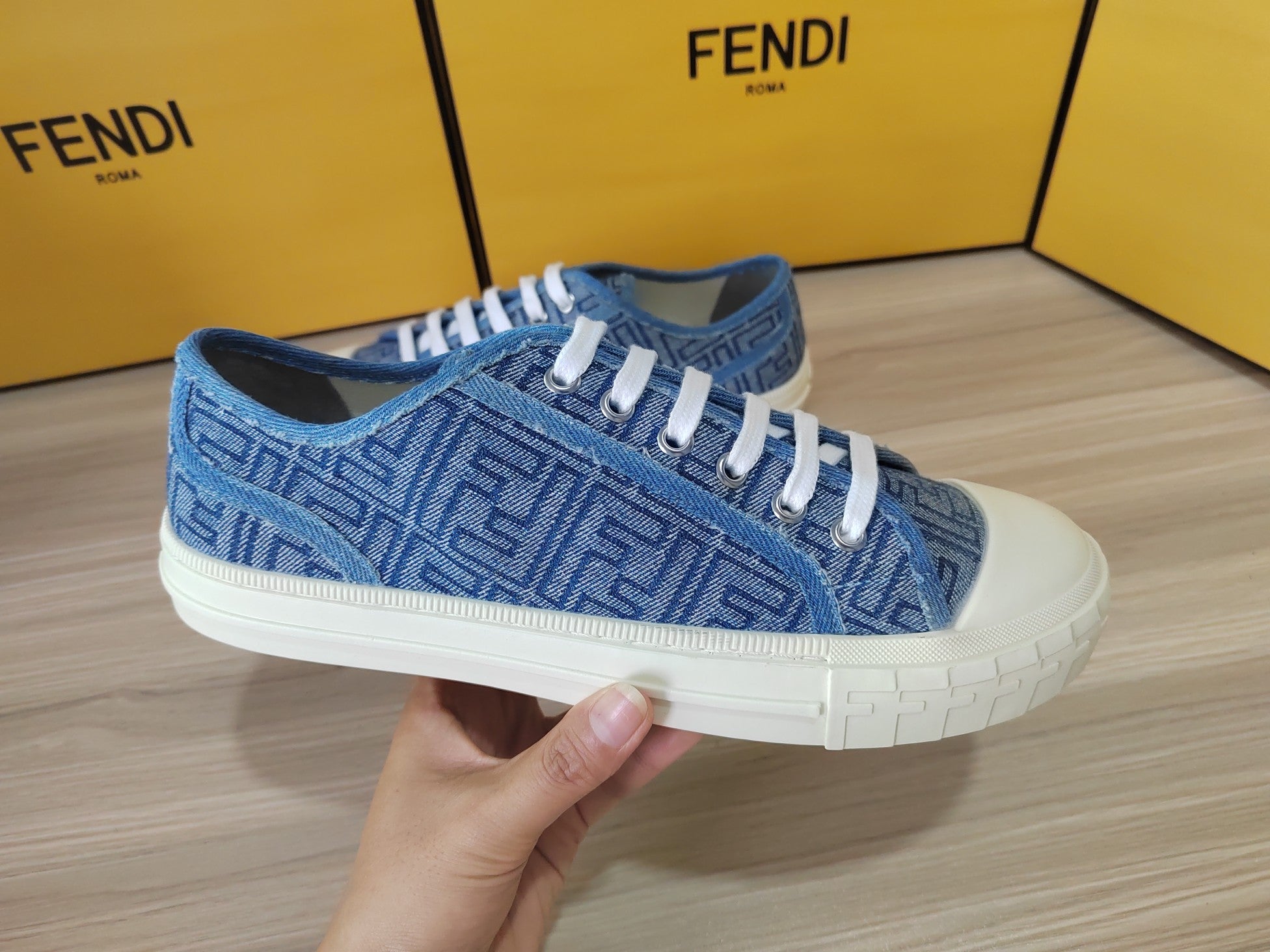 FENDI sneakers 3