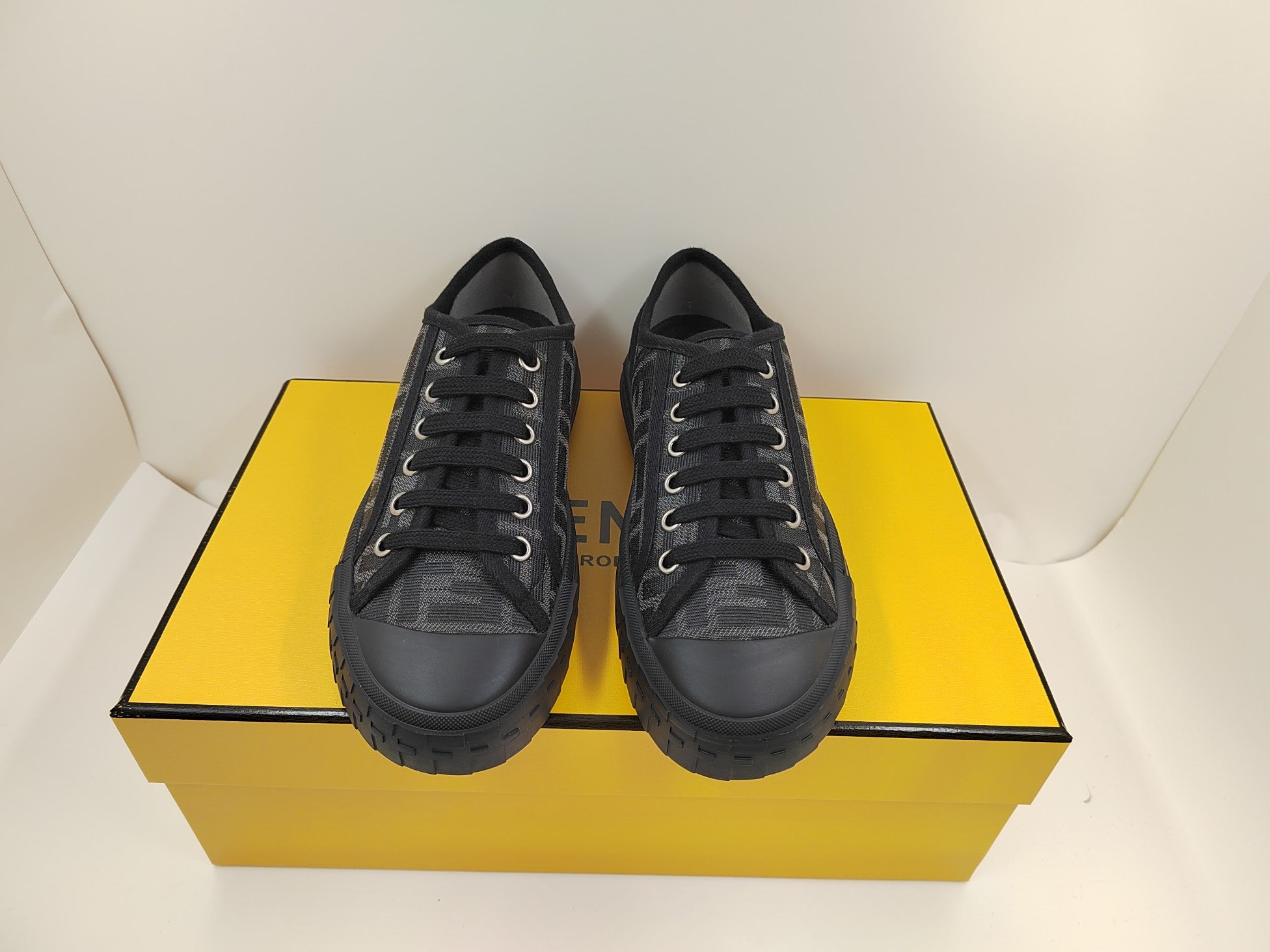 FENDI sneakers 4