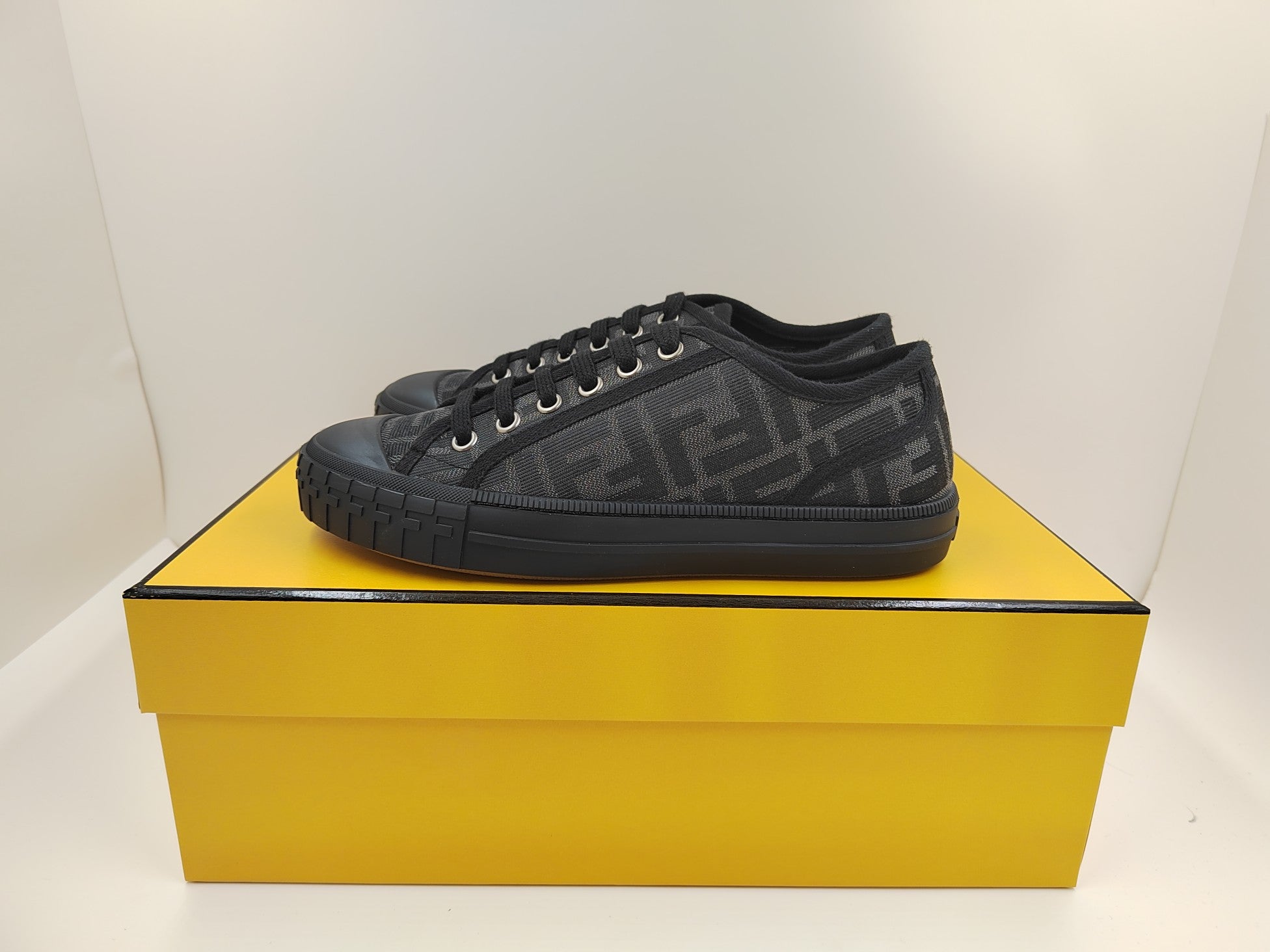 FENDI sneakers 4
