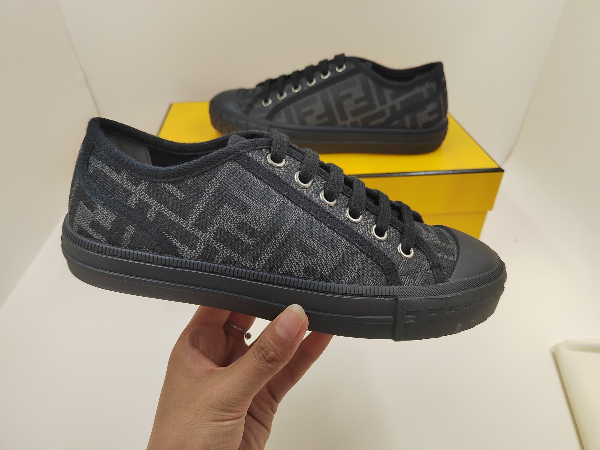 FENDI sneakers 4