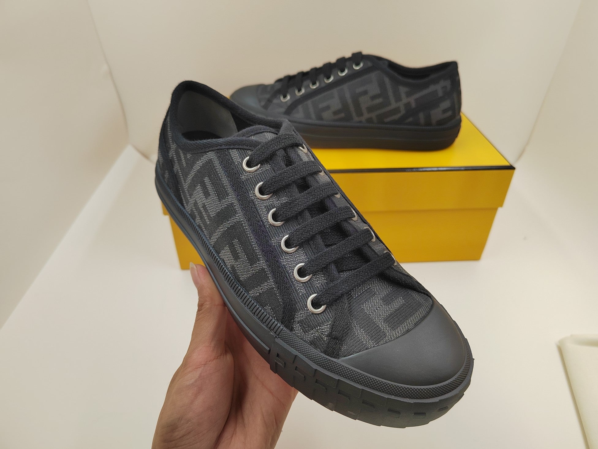 FENDI sneakers 4